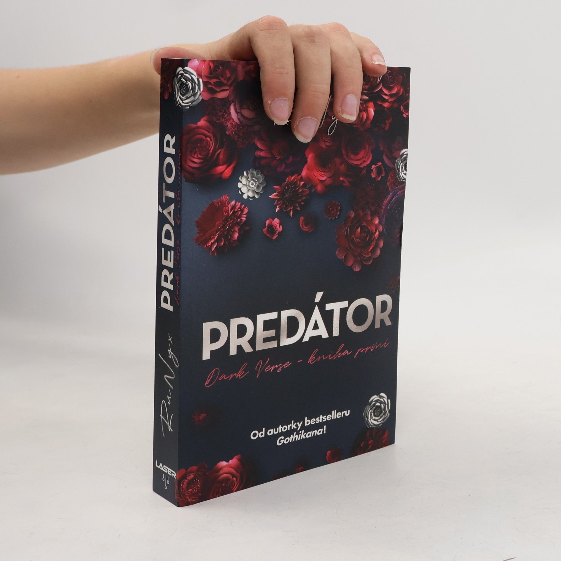Aleš Procházka Dark Verse. Kniha první, Predátor