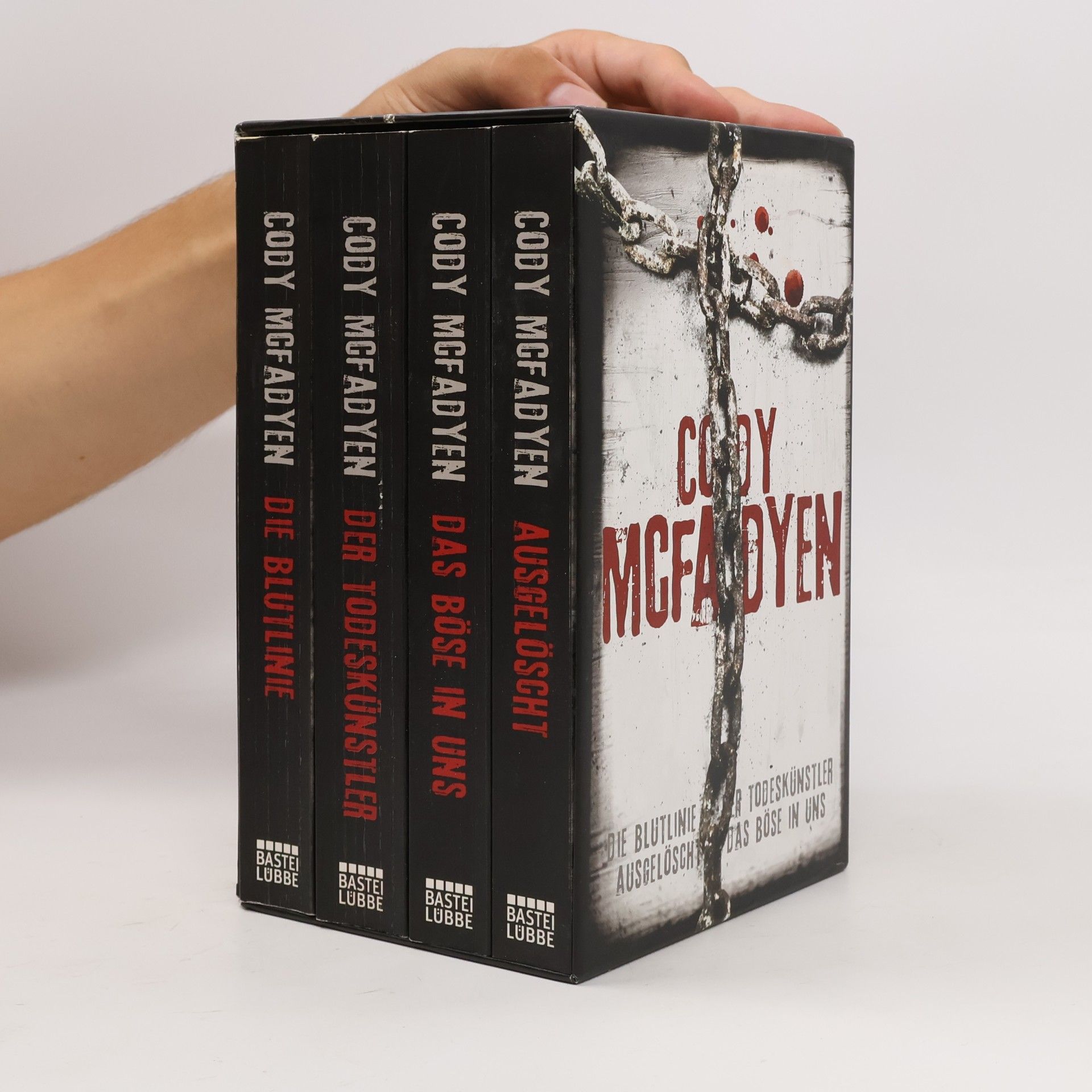 Cody Mcfadyen Cody McFadyen 1-4
