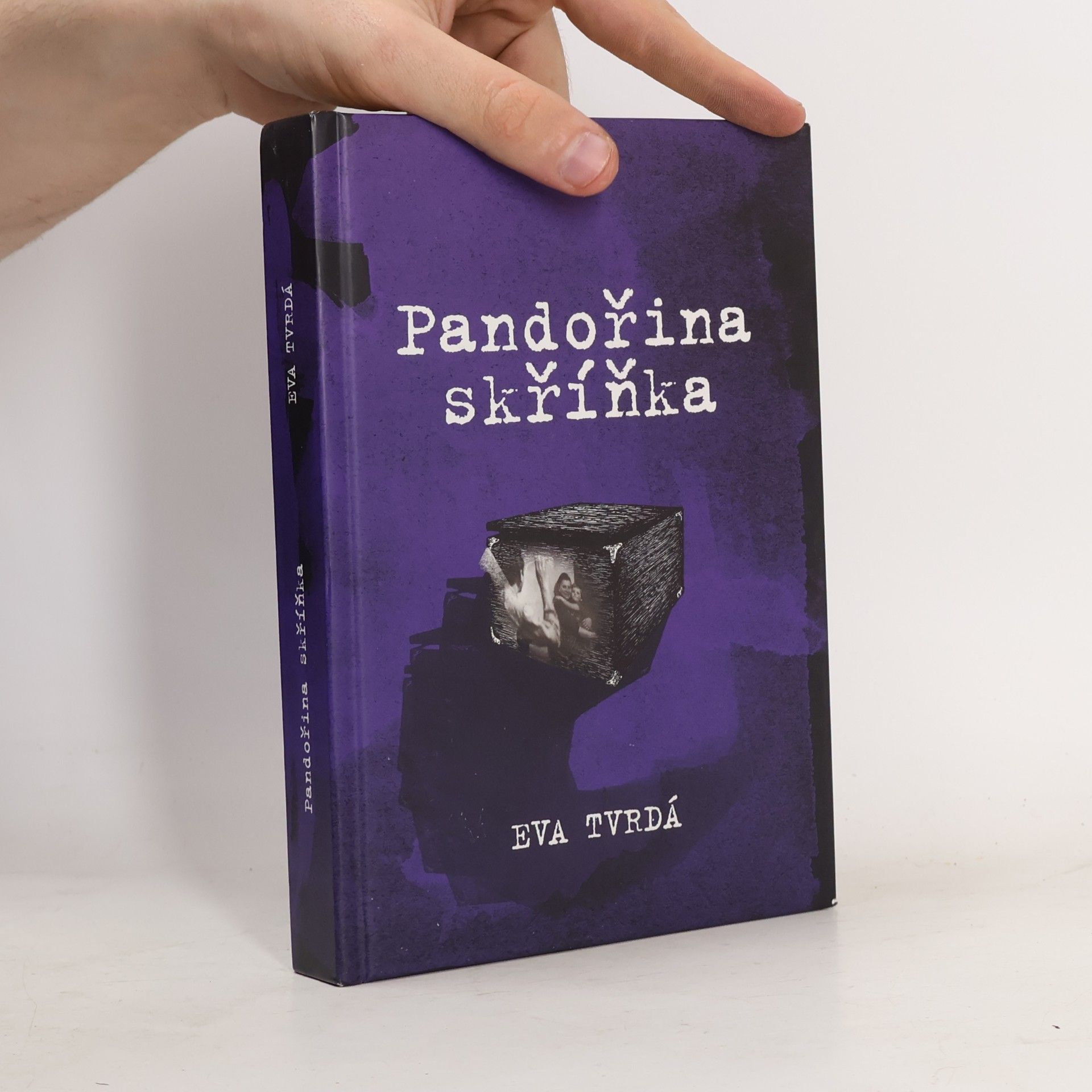 Eva Tvrdá Pandořina skříňka