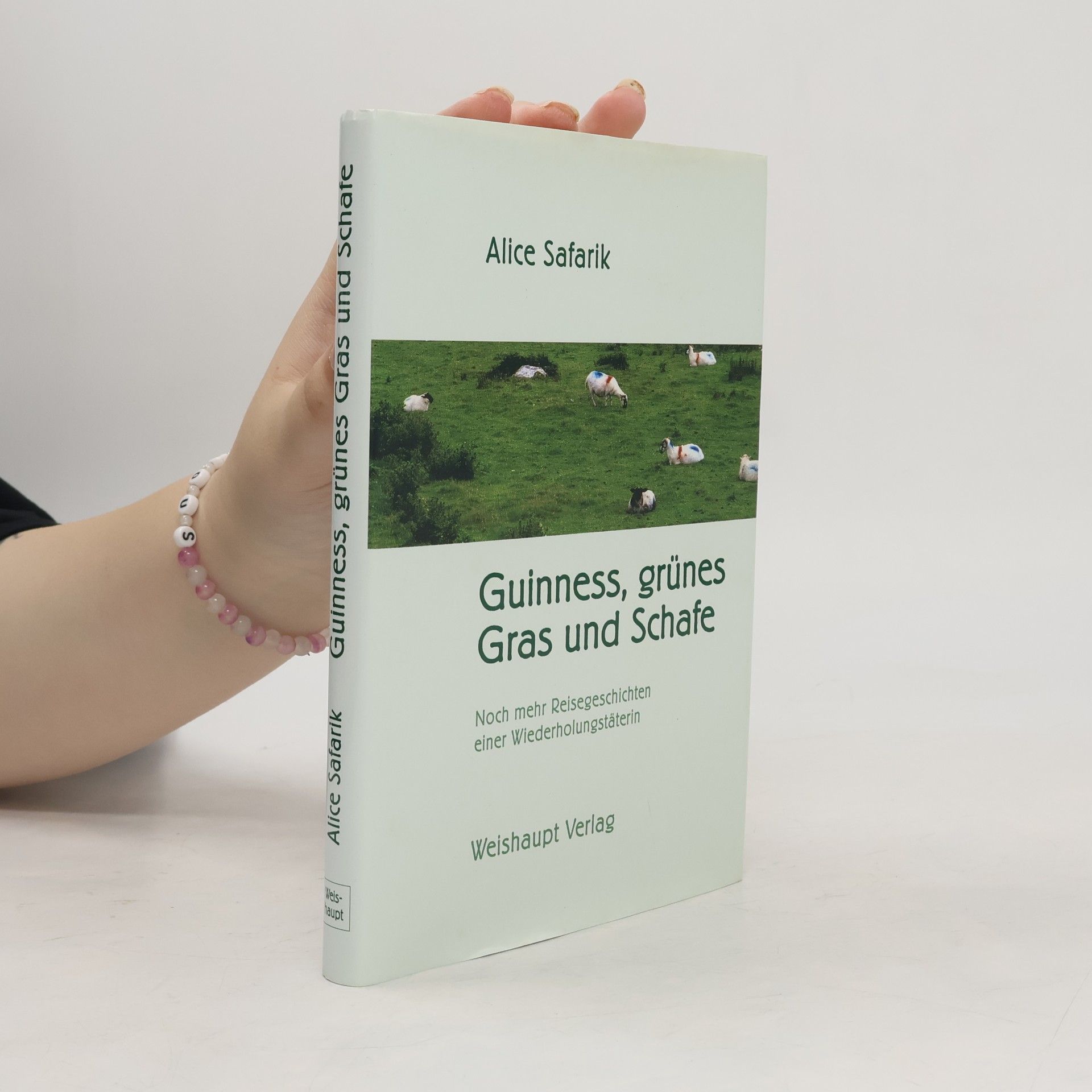 Alice Safarik Guinness, grünes Gras und Schafe