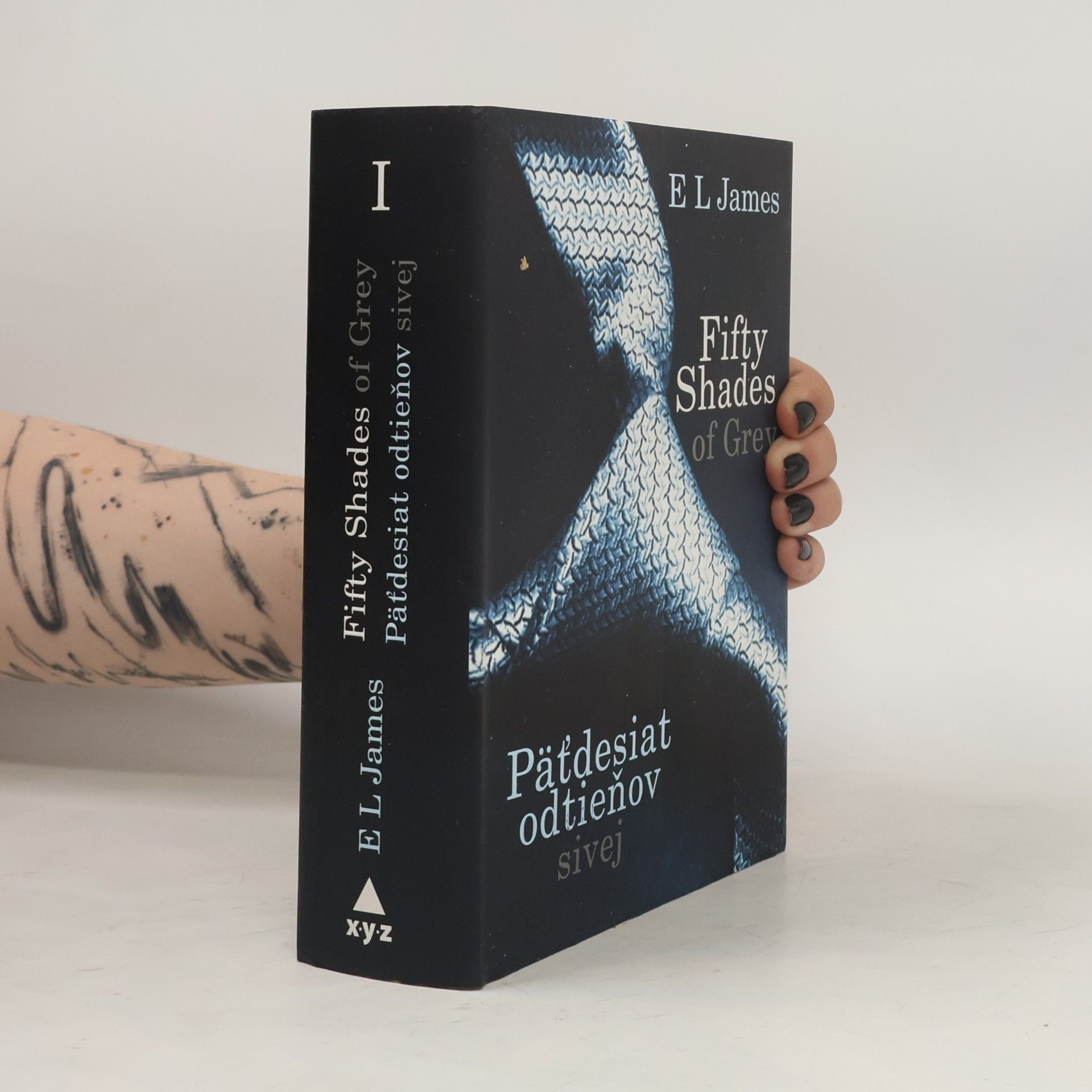E. L. James Päťdesiat odtieňov sivej