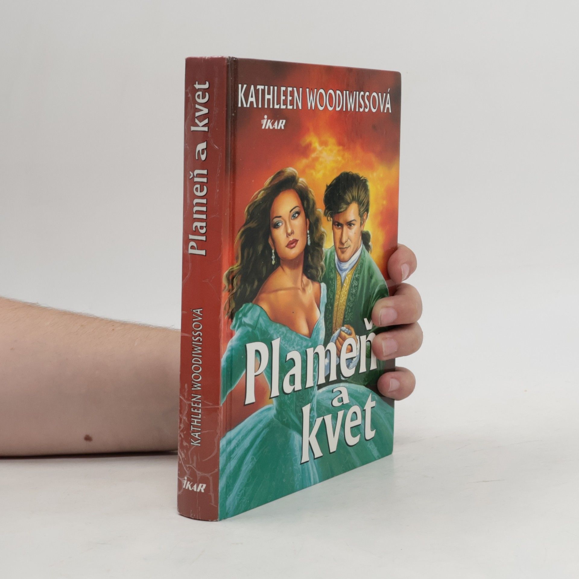 Kathleen E. Woodiwiss Plameň a kvet