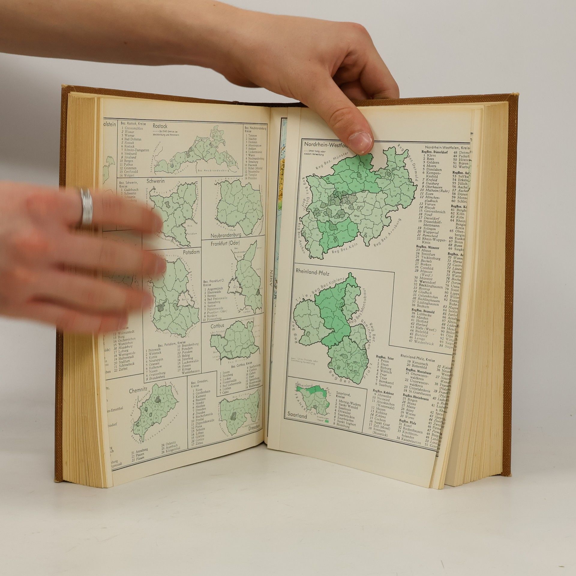 Kolektiv autorů Der Neue Brockhaus 1. A-D