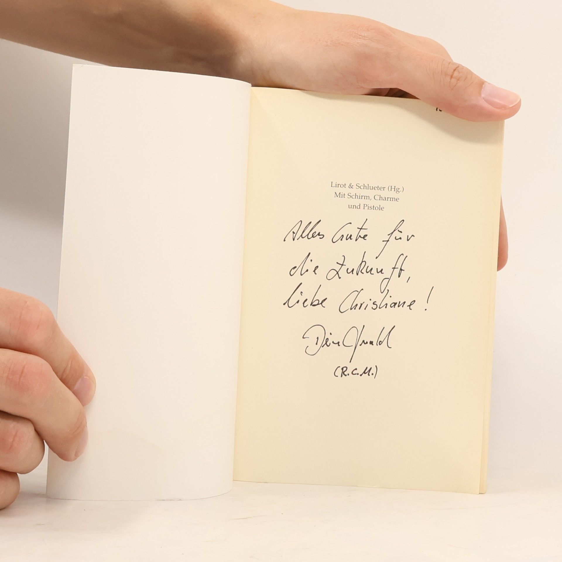 Eva Lirot Mit Schirm, Charme und Pistole