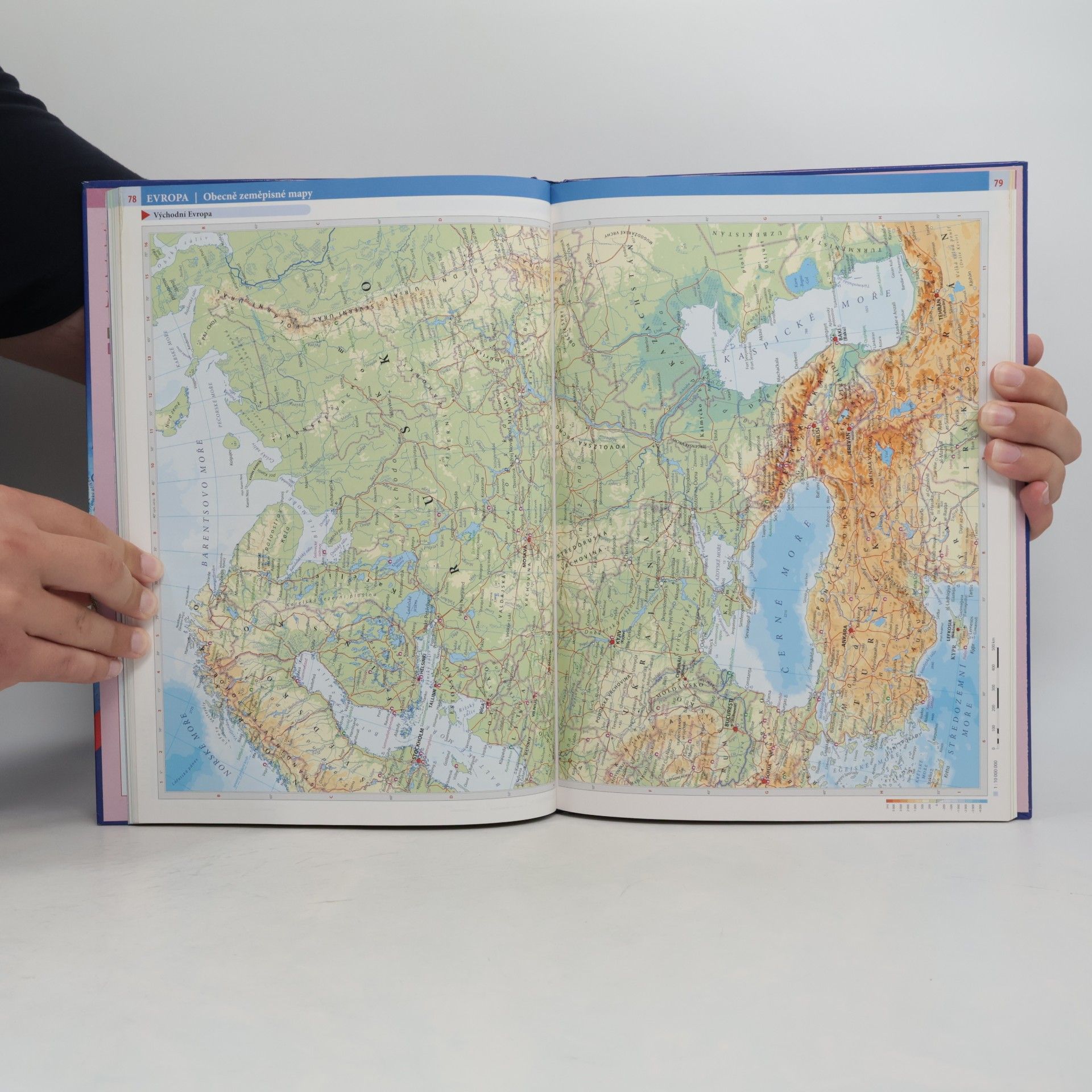 Autorenkollektiv Školní atlas světa