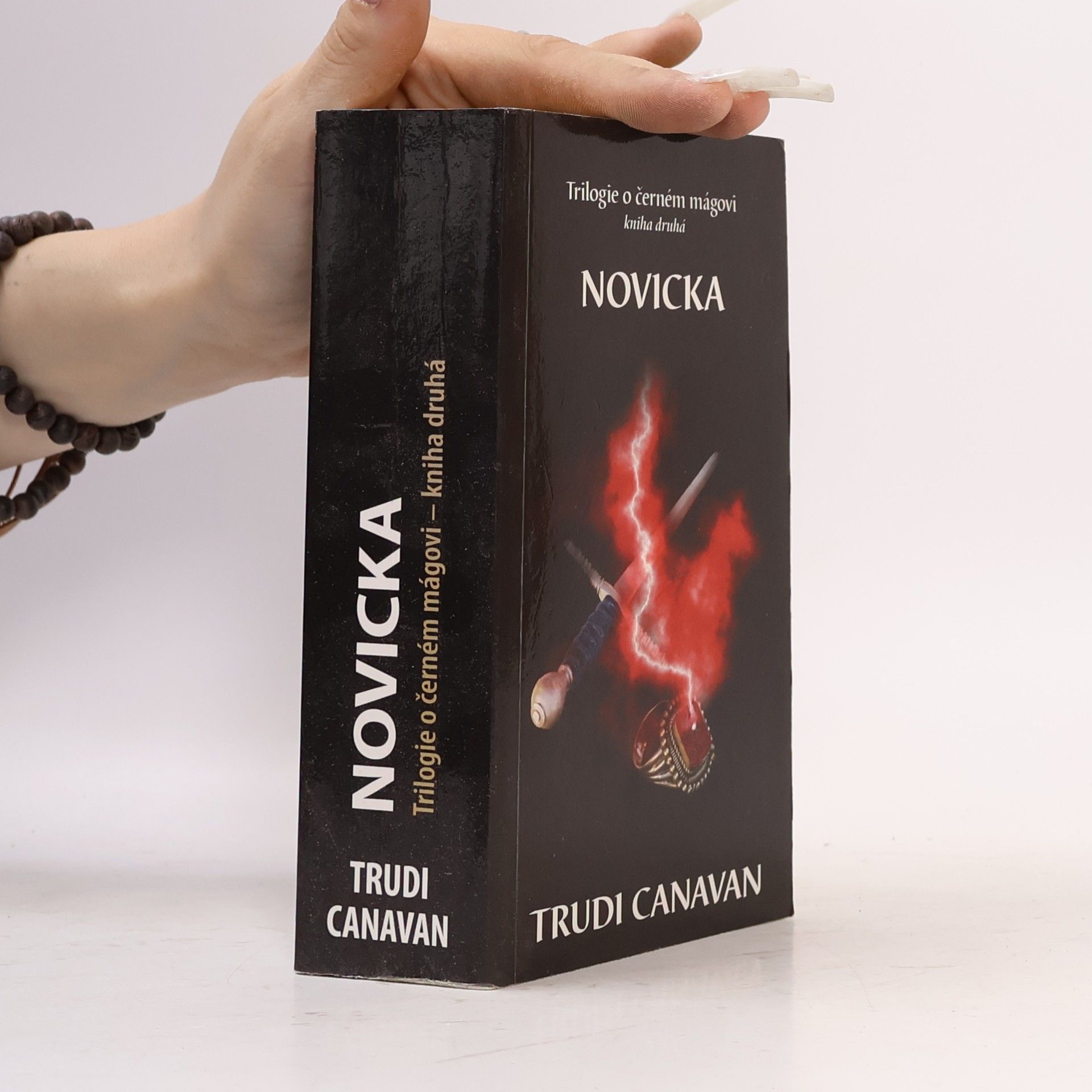 Trudi Canavan Novicka