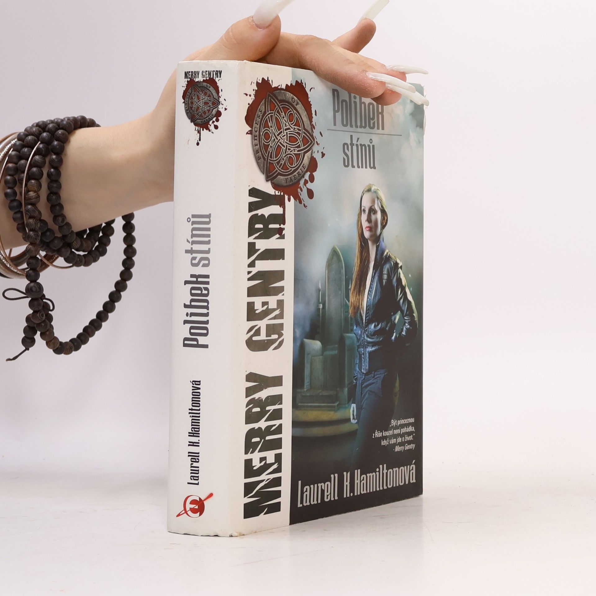 Laurell K. Hamilton Polibek stínů