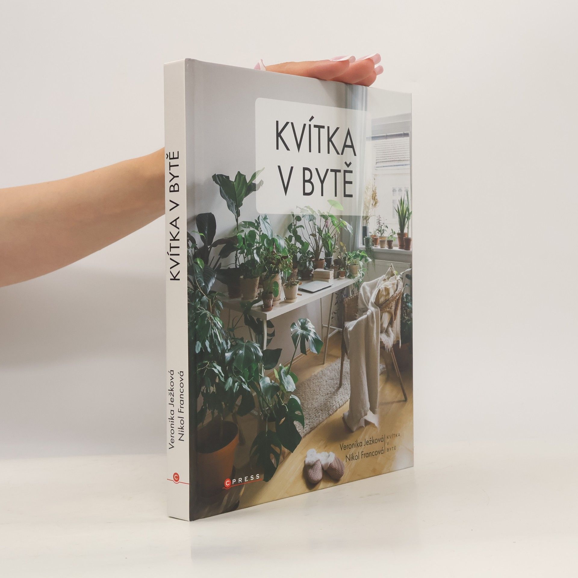 Nikol Francová Kvítka v bytě