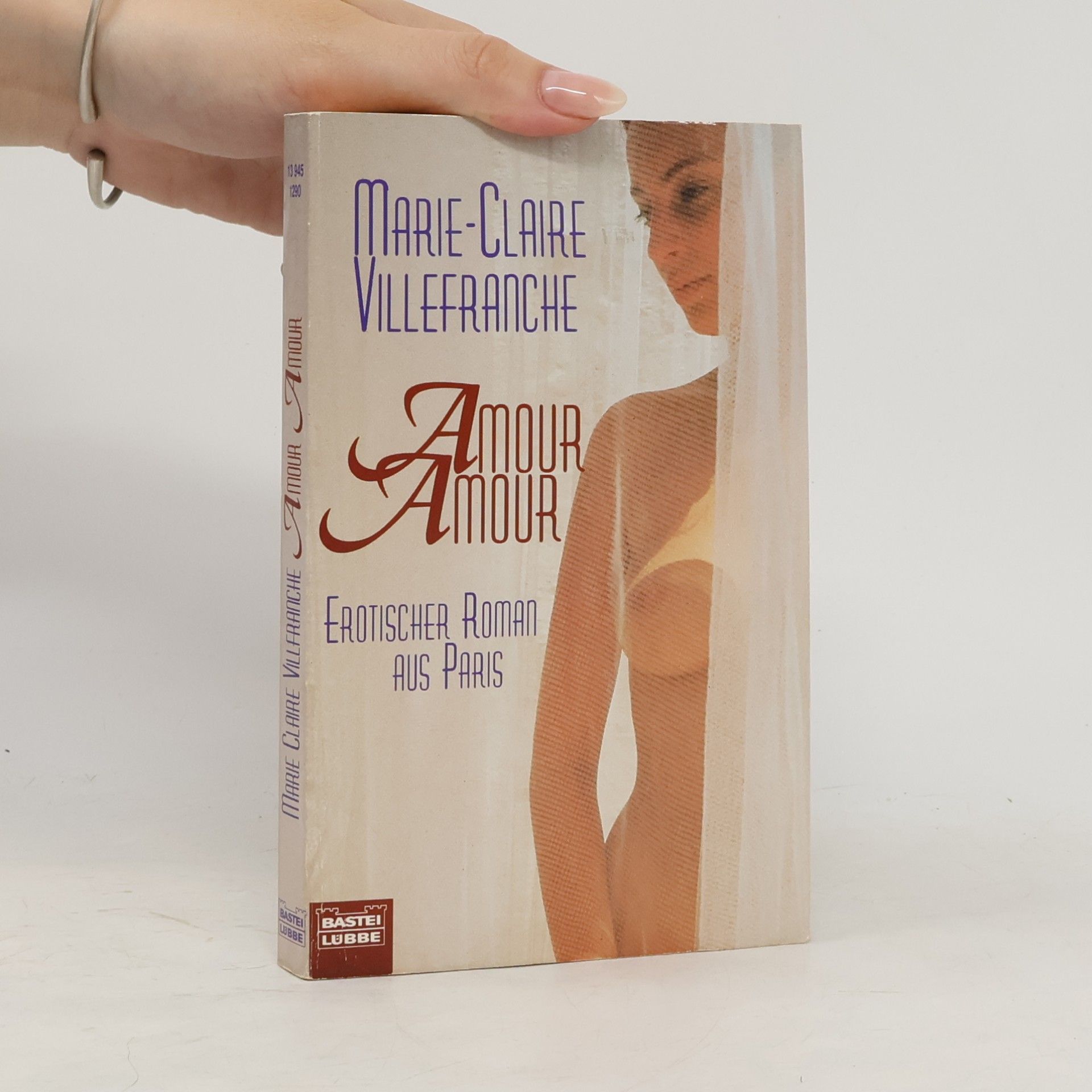 Marie-Claire Villefranche Amour, Amour