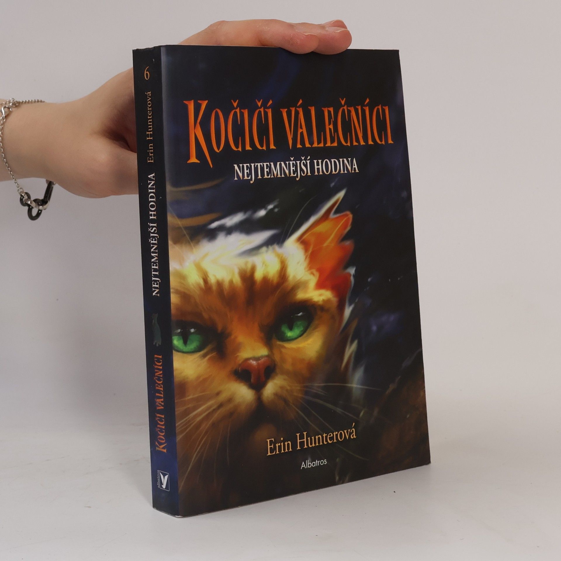 Erin Hunter Nejtemnější hodina