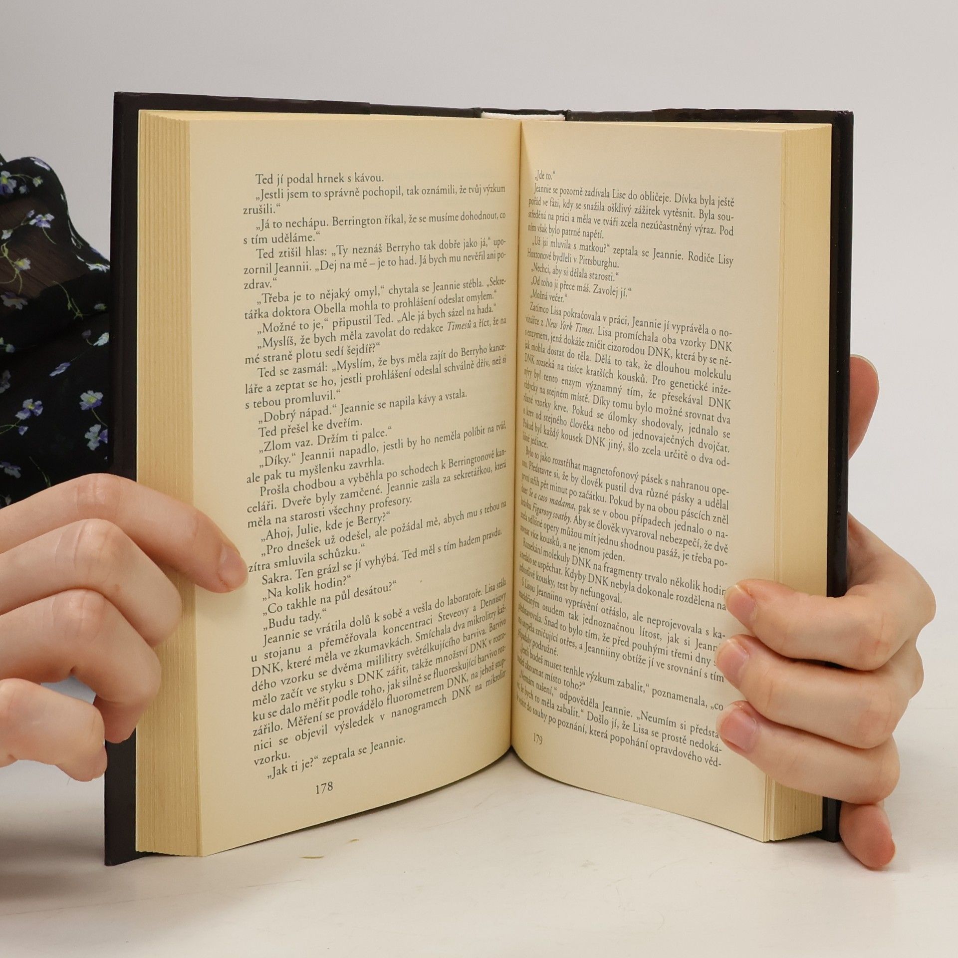 Ken Follett Třetí dvojče