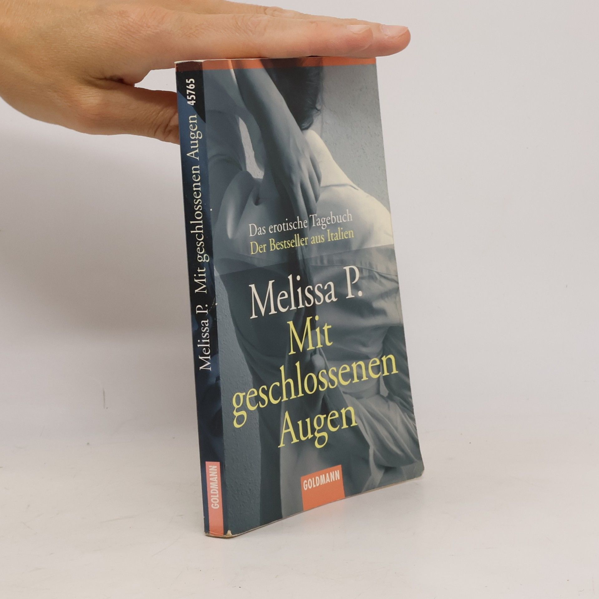 Melissa Panarello Mit geschlossenen Augen
