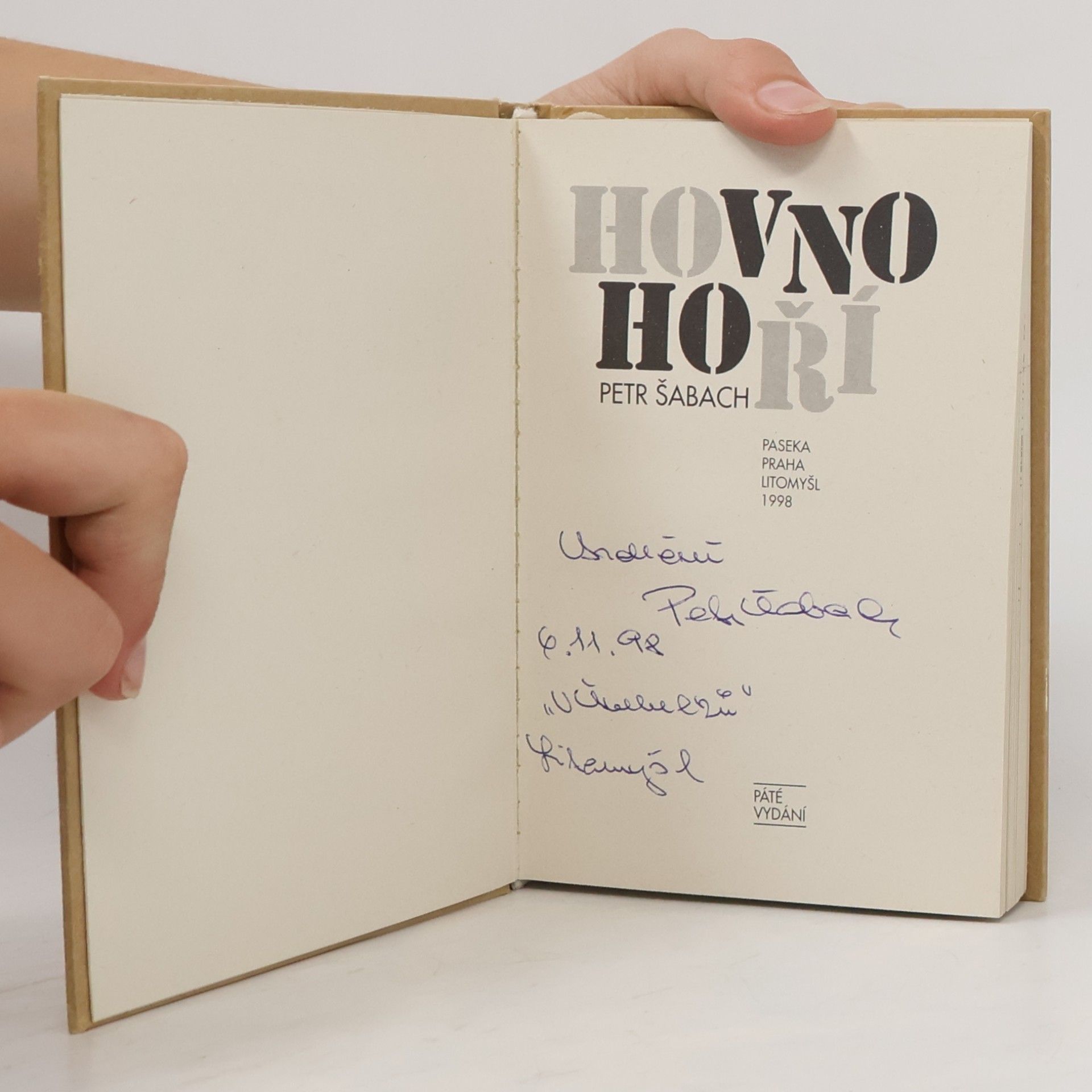 Petr Šabach Hovno hoří