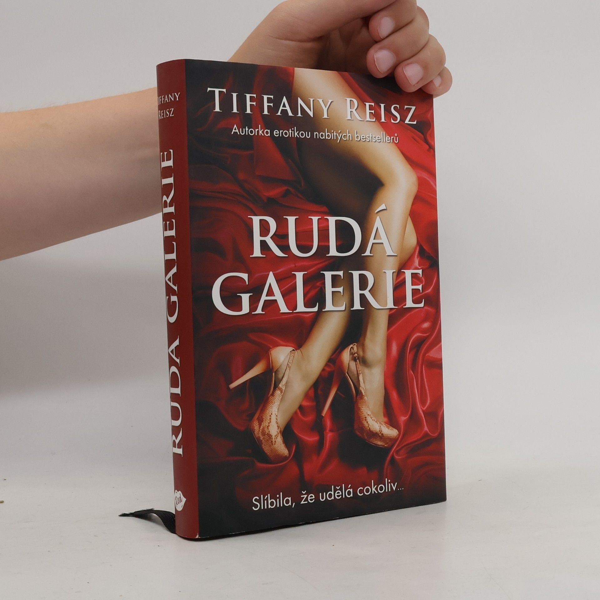 Tiffany Reisz Rudá galerie