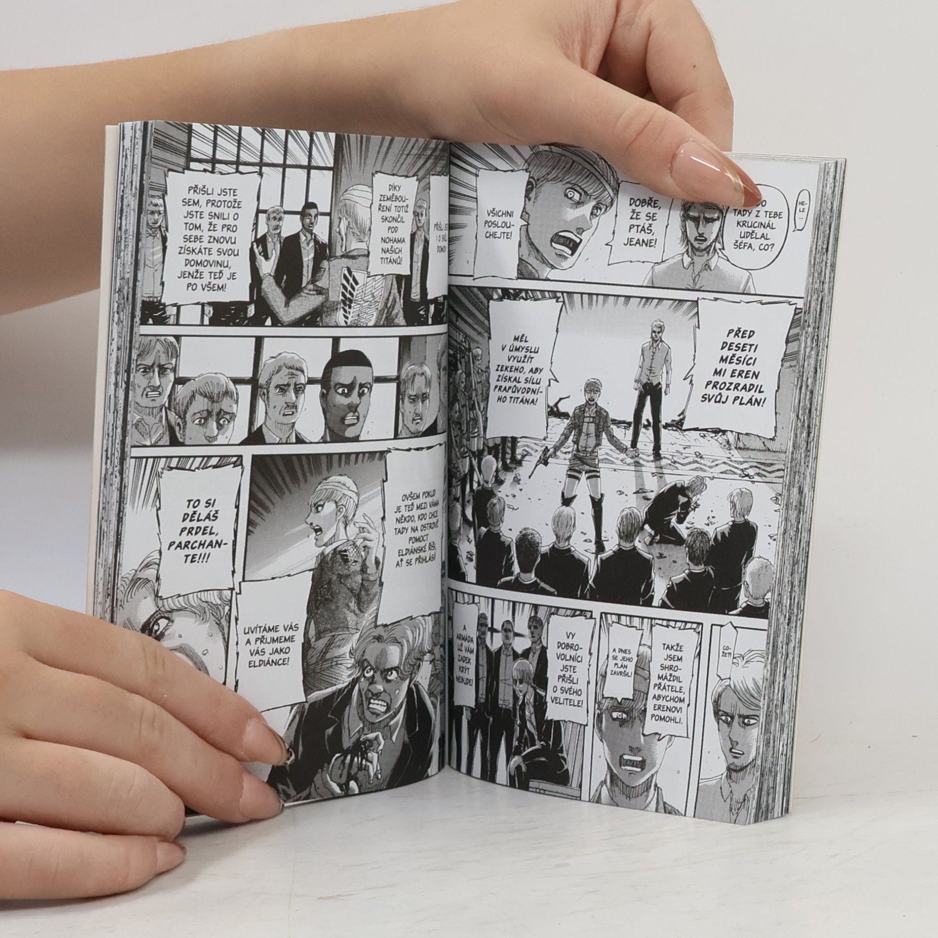 Hadžime Isajama Útok titánů Volume 31