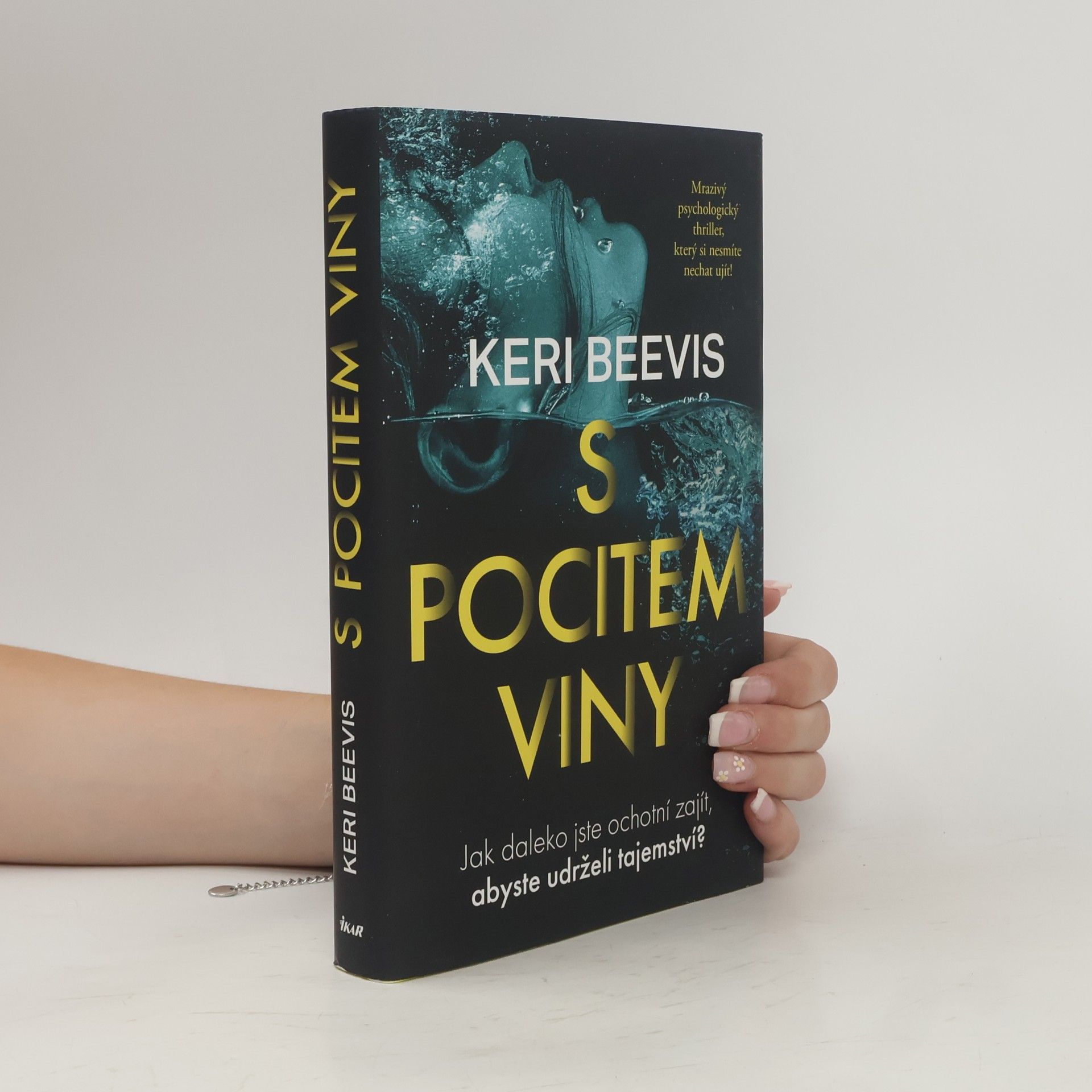 Keri Beevis S pocitem viny