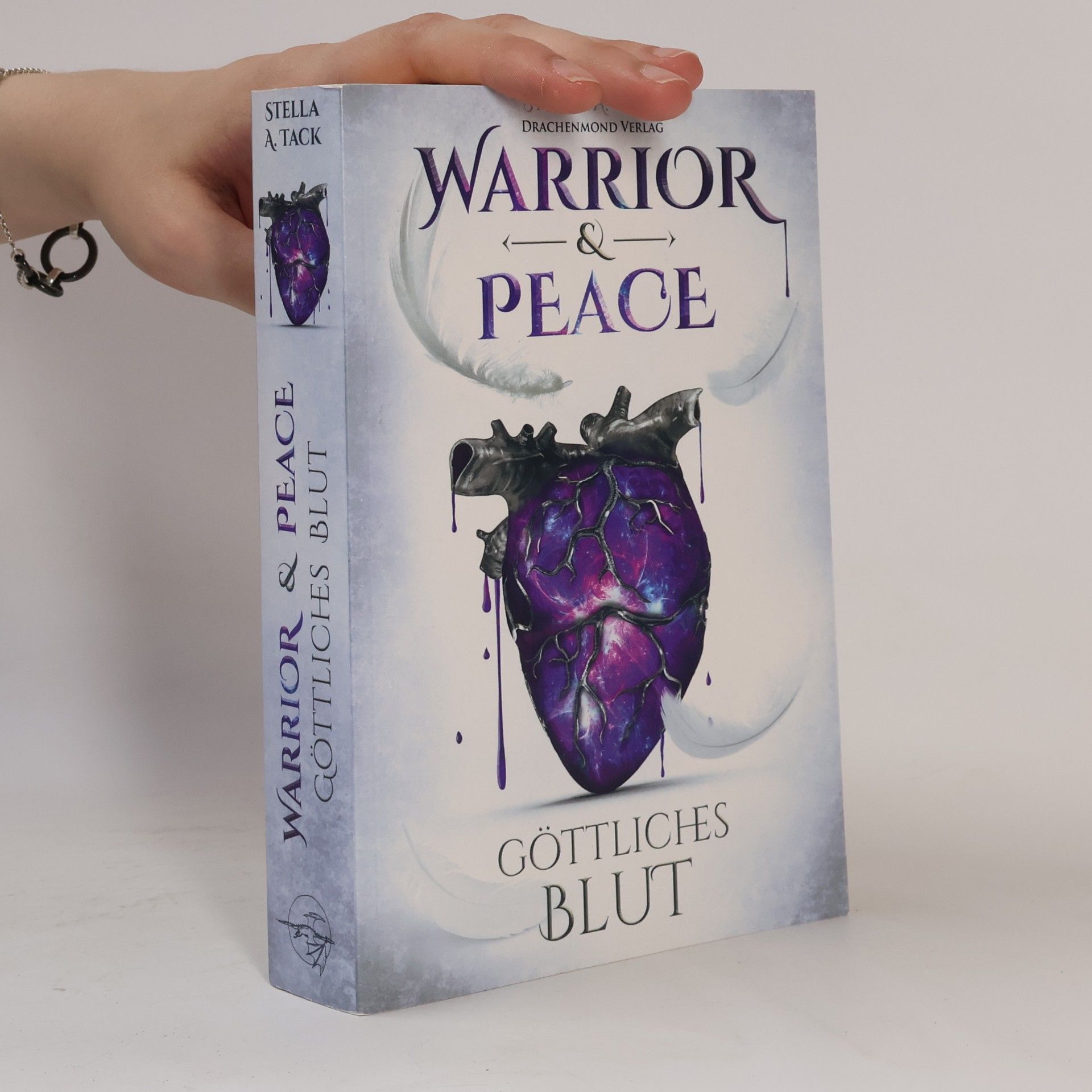 Stella Tack Warrior & Peace. Göttliches Blut