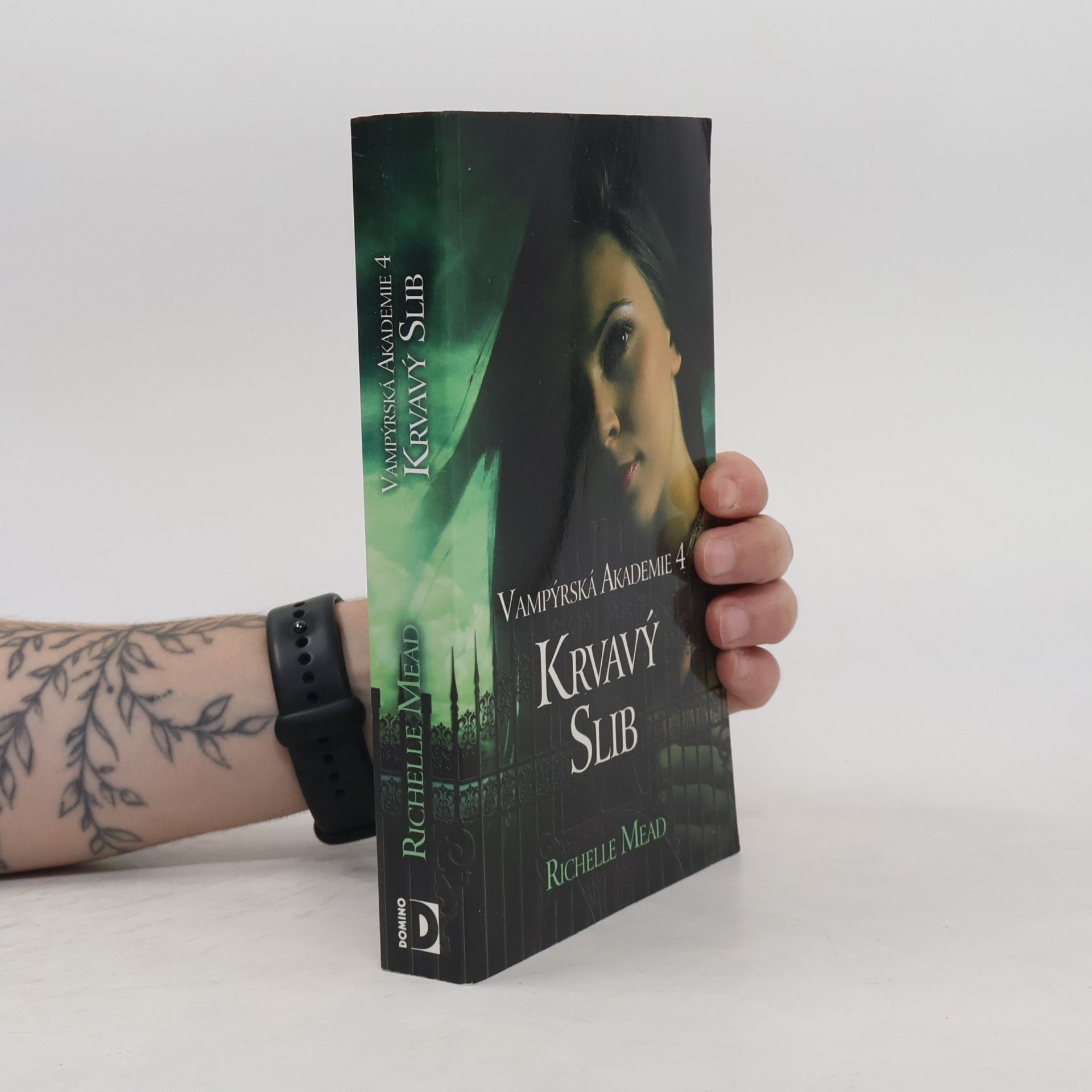 Richelle Mead Vampýrská akademie 4: Krvavý slib
