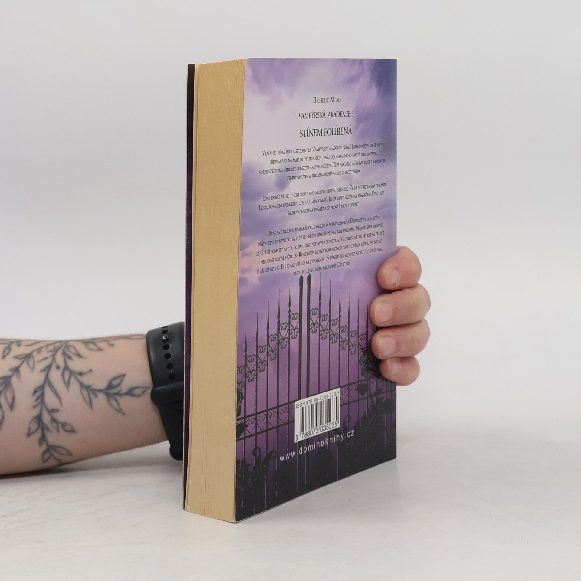 Richelle Mead Vampýrská akademie 3: Stínem políbená.