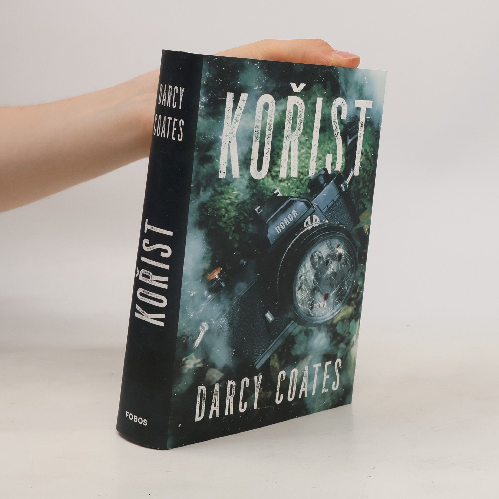 Darcy Coates Kořist
