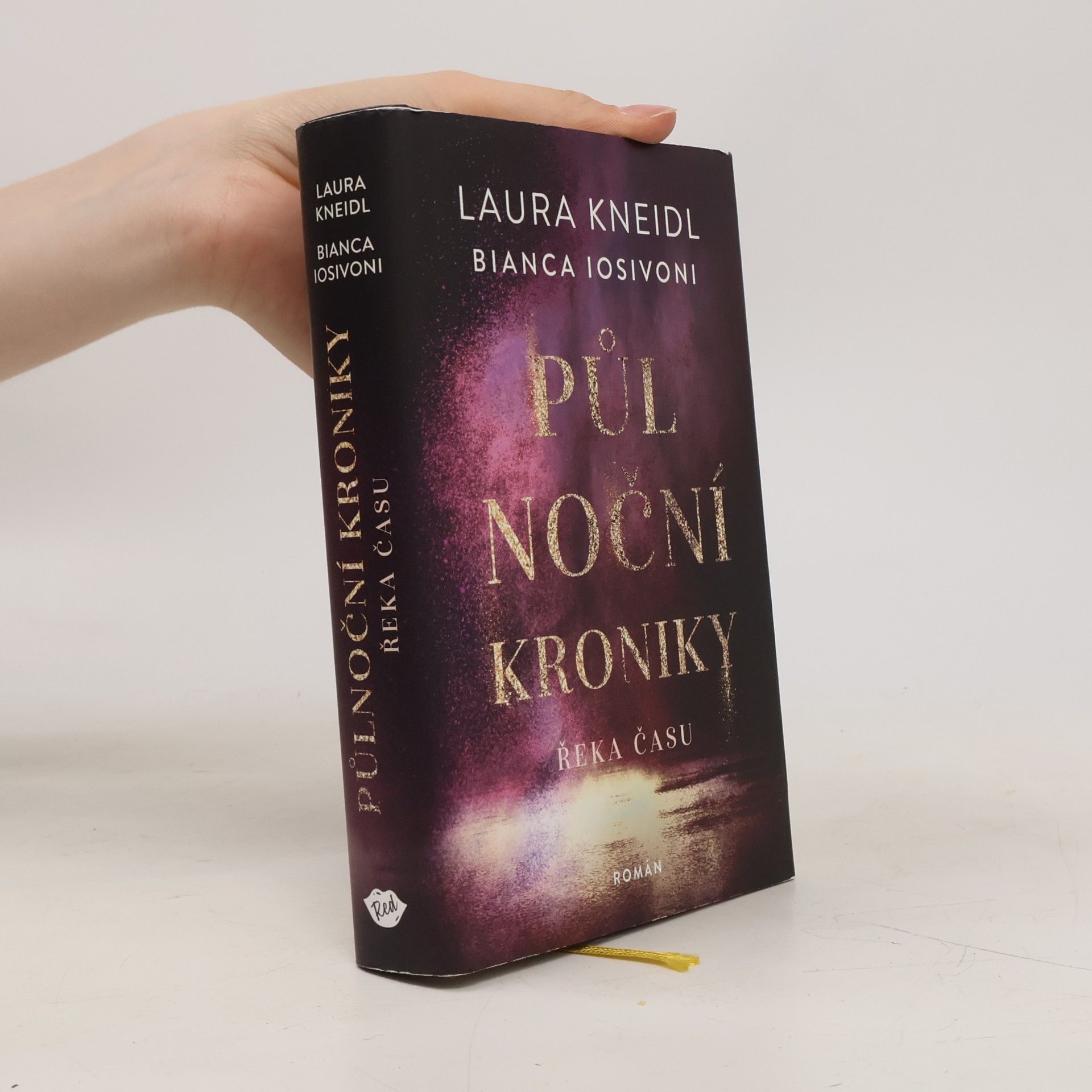 Laura Kneidl Půlnoční kroniky. Řeka času
