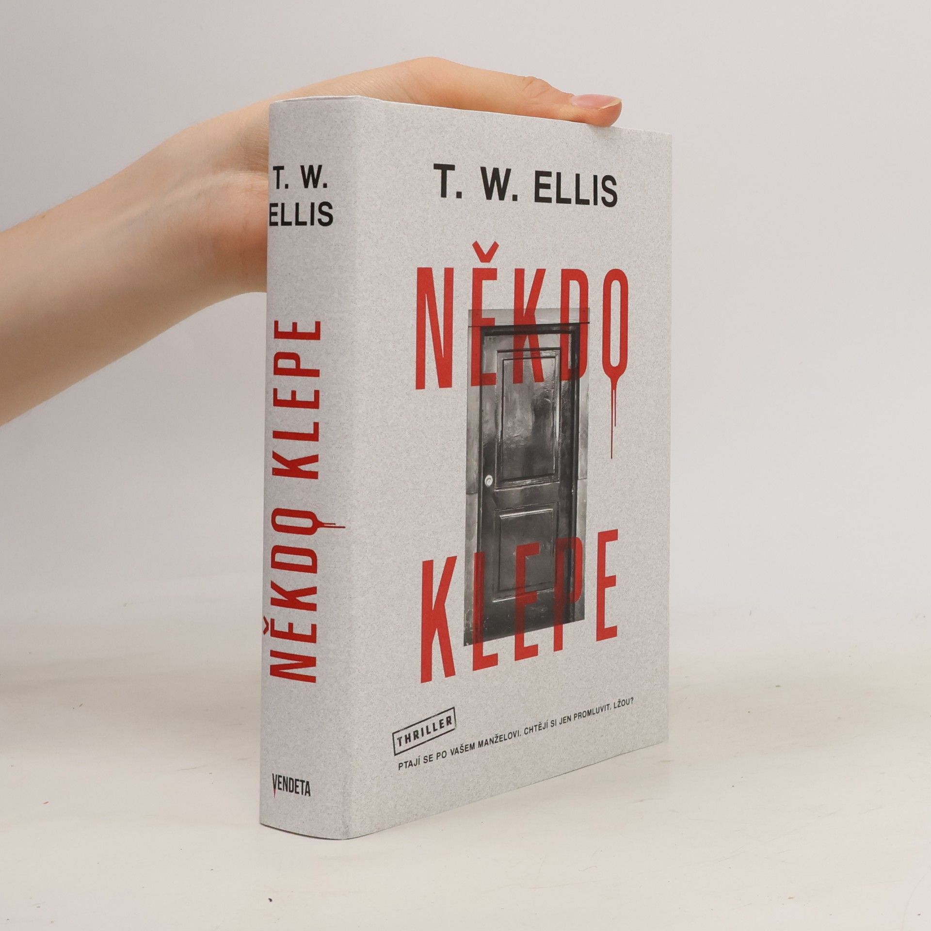 Tom Wood Někdo klepe