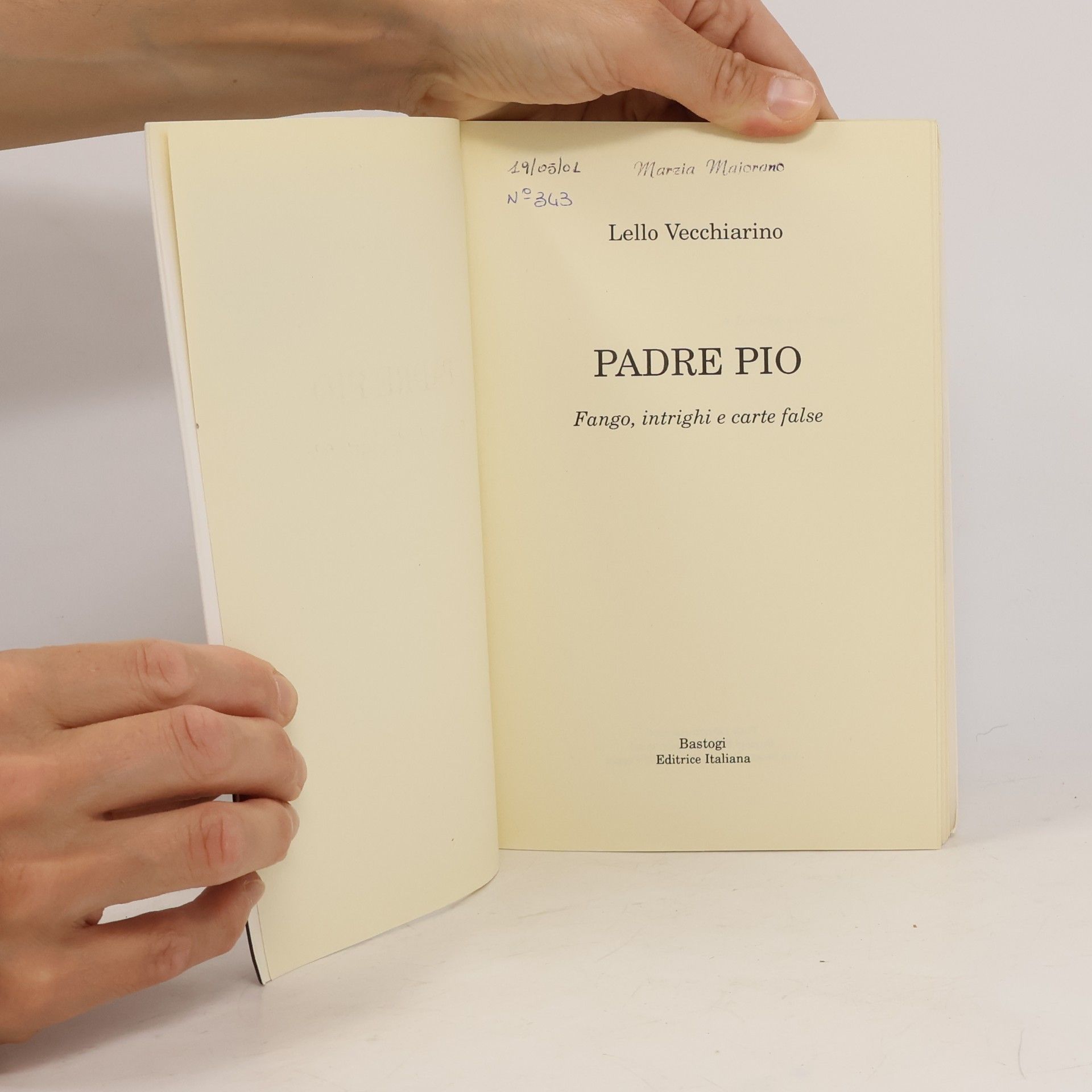Lello Vecchiarino Padre Pio. Fango, intrighi e carte false