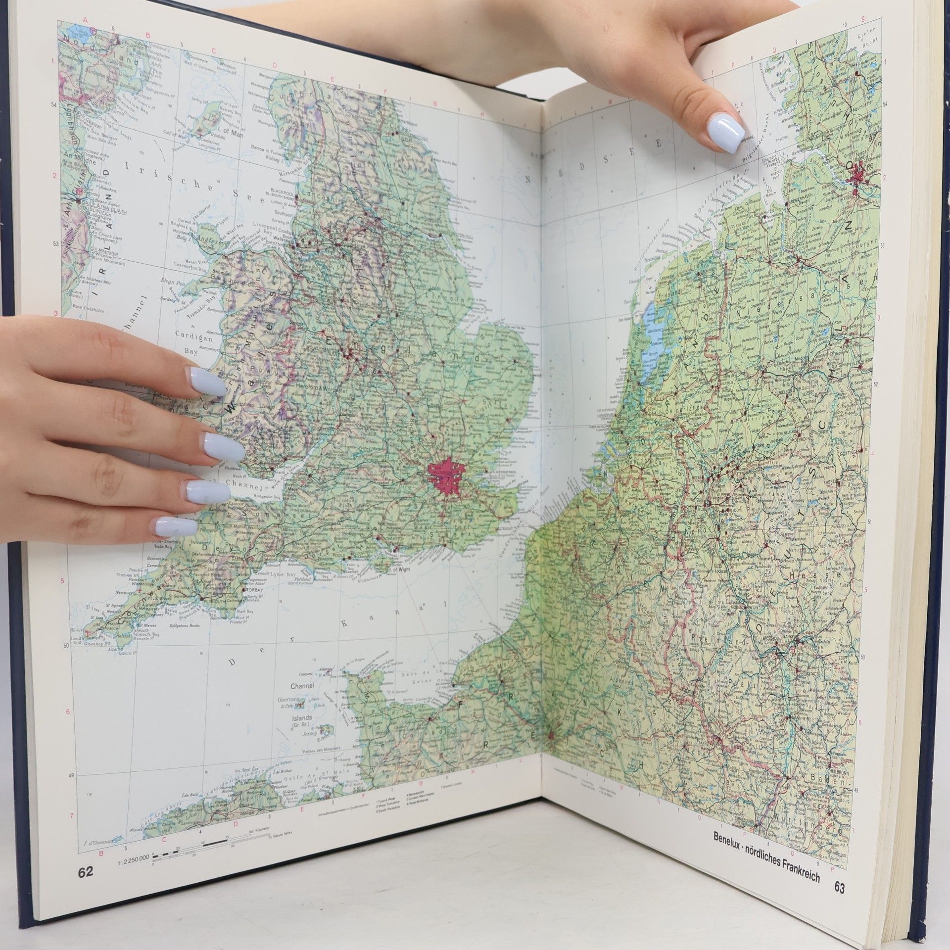 Autorenkollektiv Neuer grosser illustrierter Welt Atlas