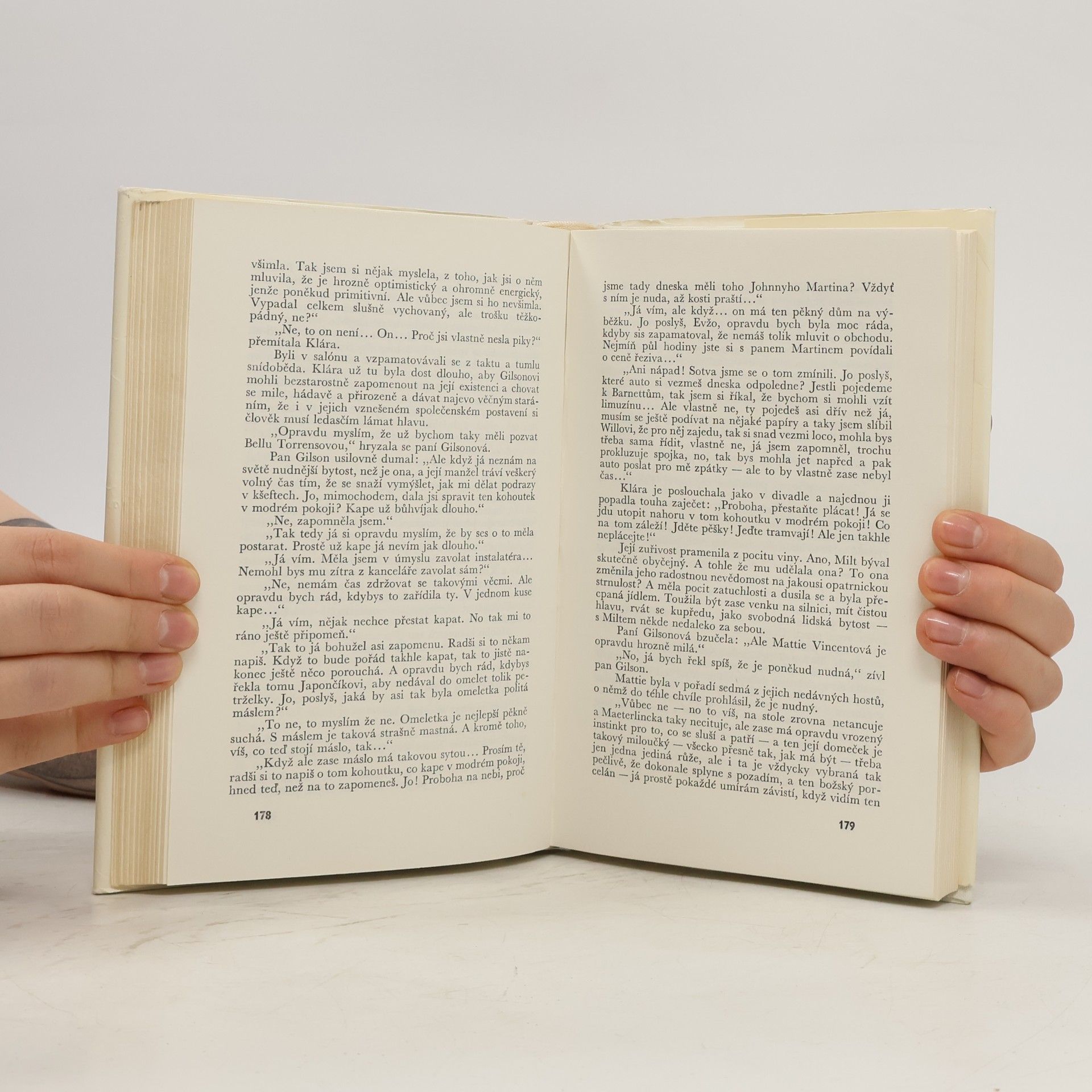 Sinclair Lewis Vzduch zdarma. Člověk, který znal prezidenta. Motýli ve světle obloukovek