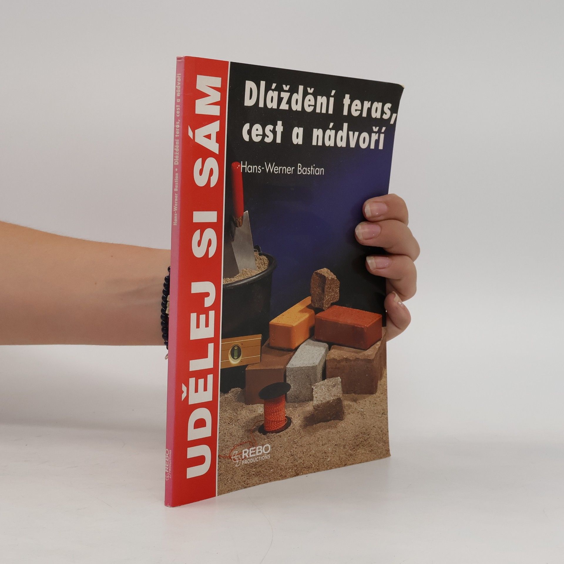 Hans-Werner Bastian Dláždění teras, cest a nádvoří