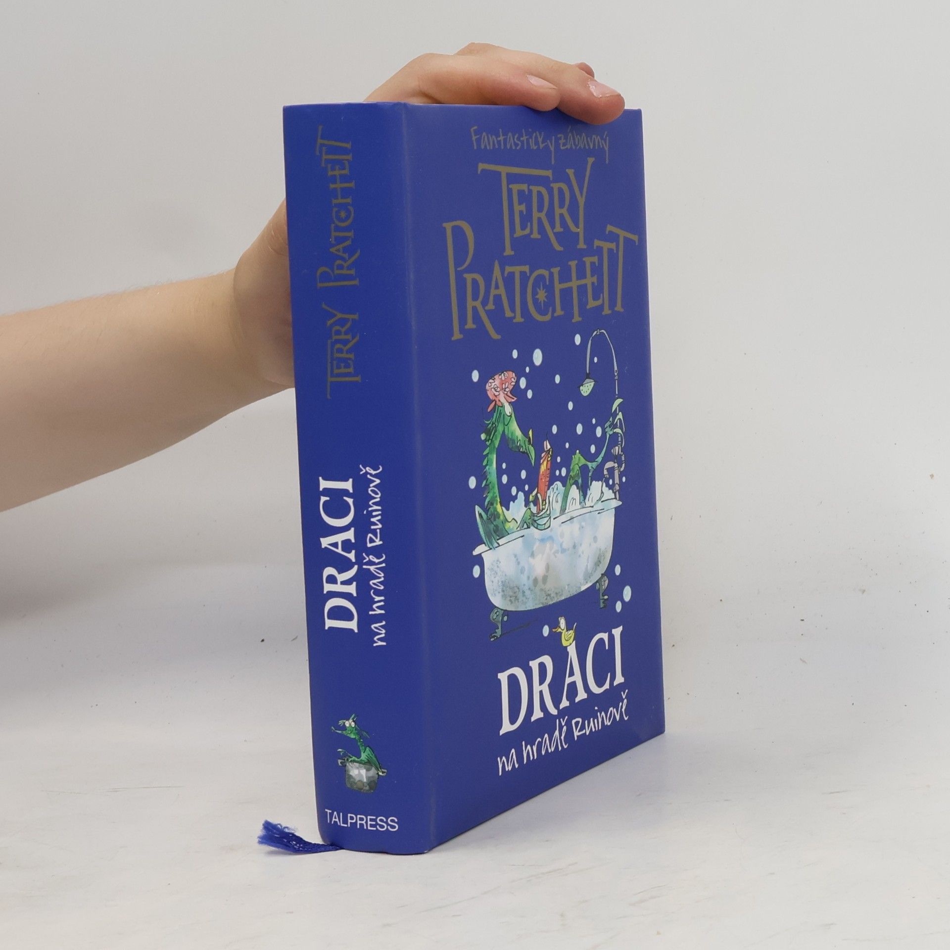 Terry Pratchett Draci na hradě Ruinově