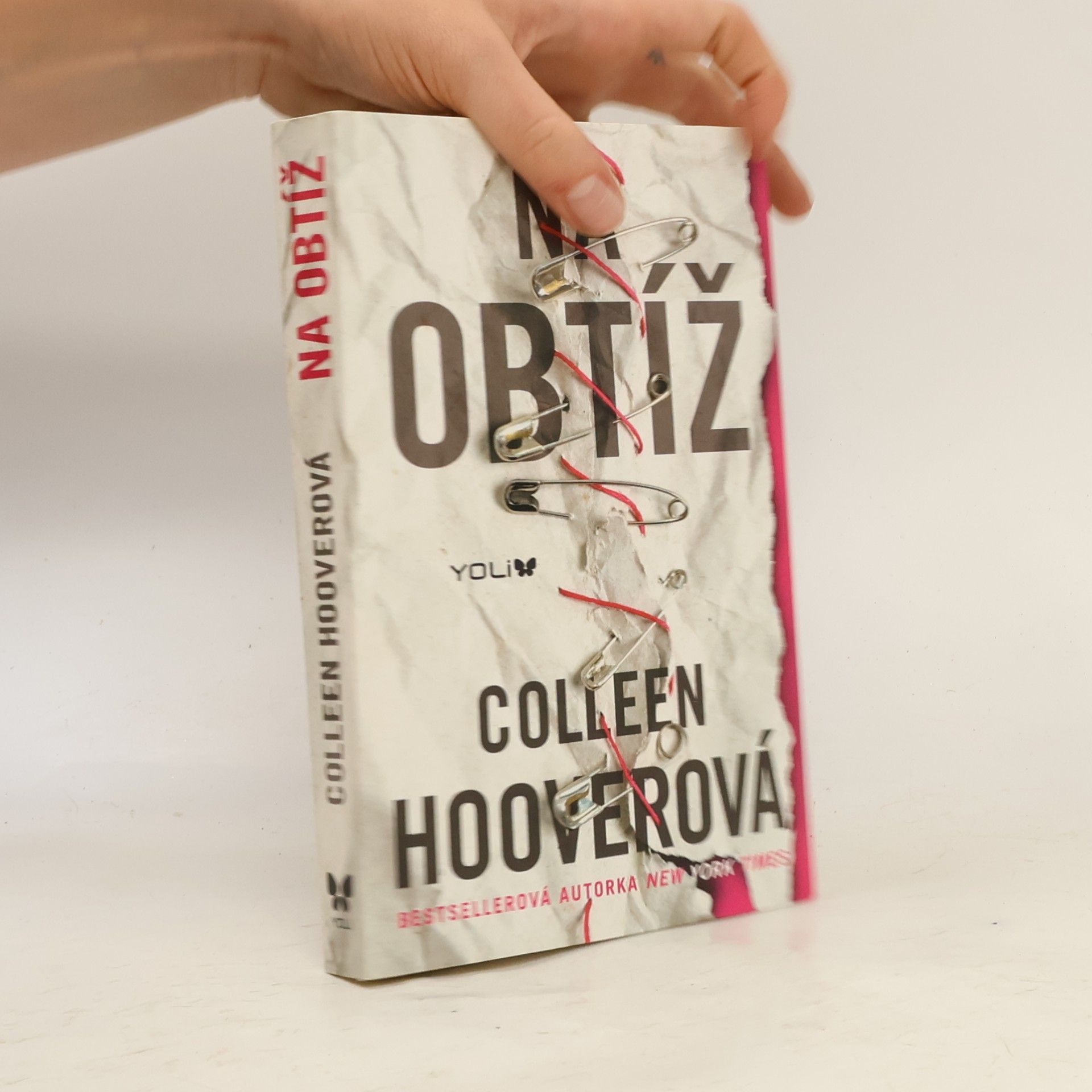 Colleen Hoover Na obtíž