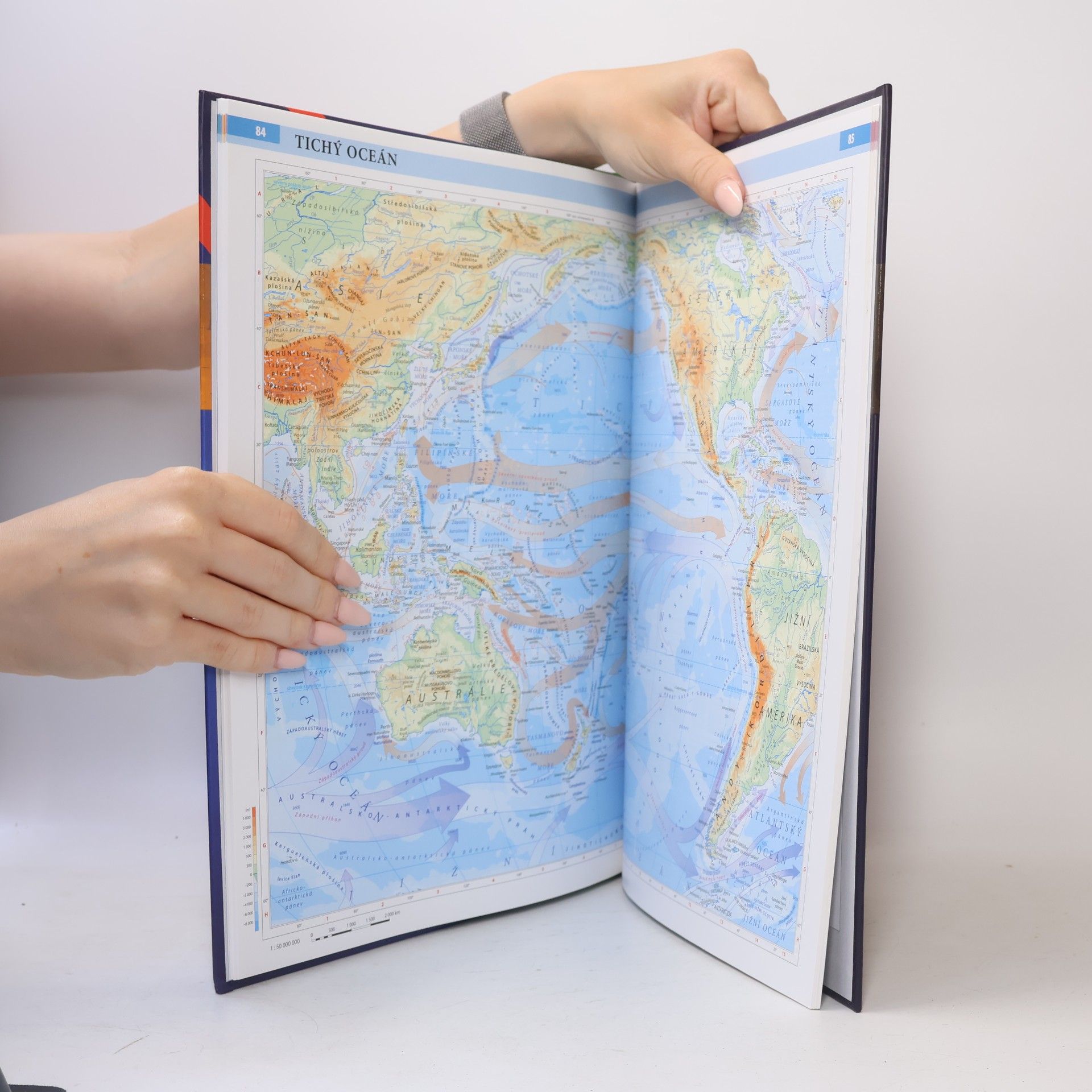 Autorenkollektiv Praktický atlas světa
