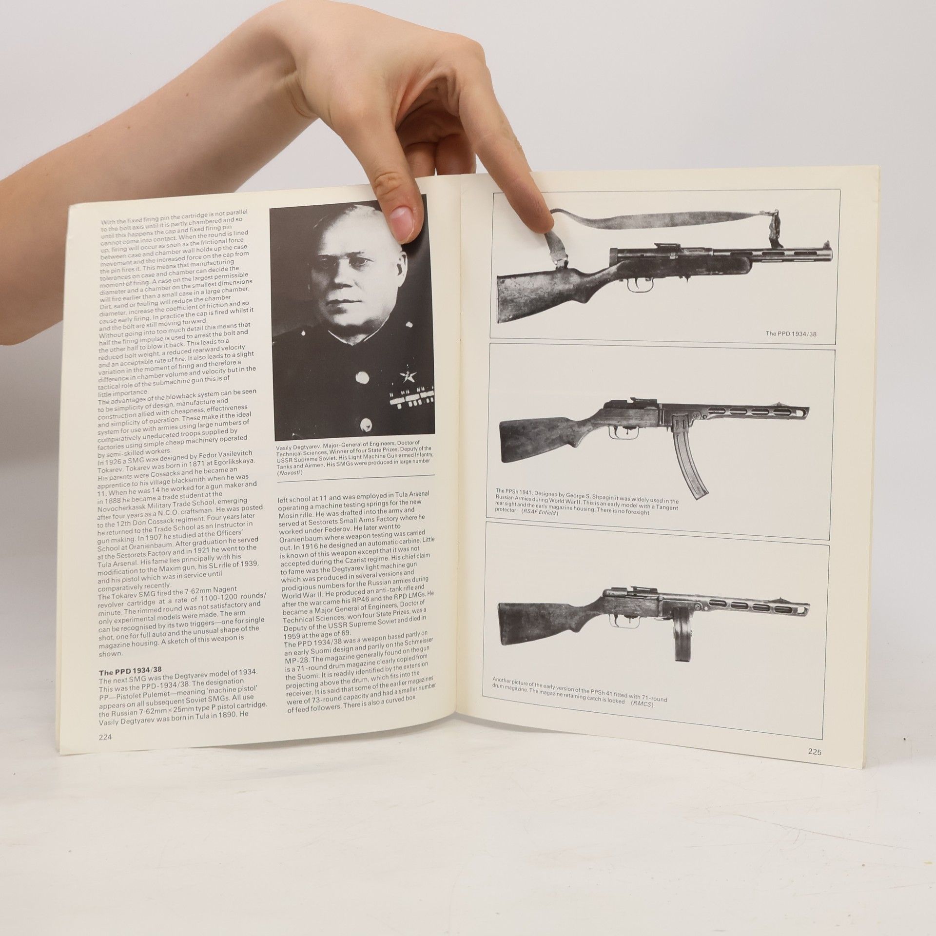 Kolektiv autorů Small Arms Profile 12