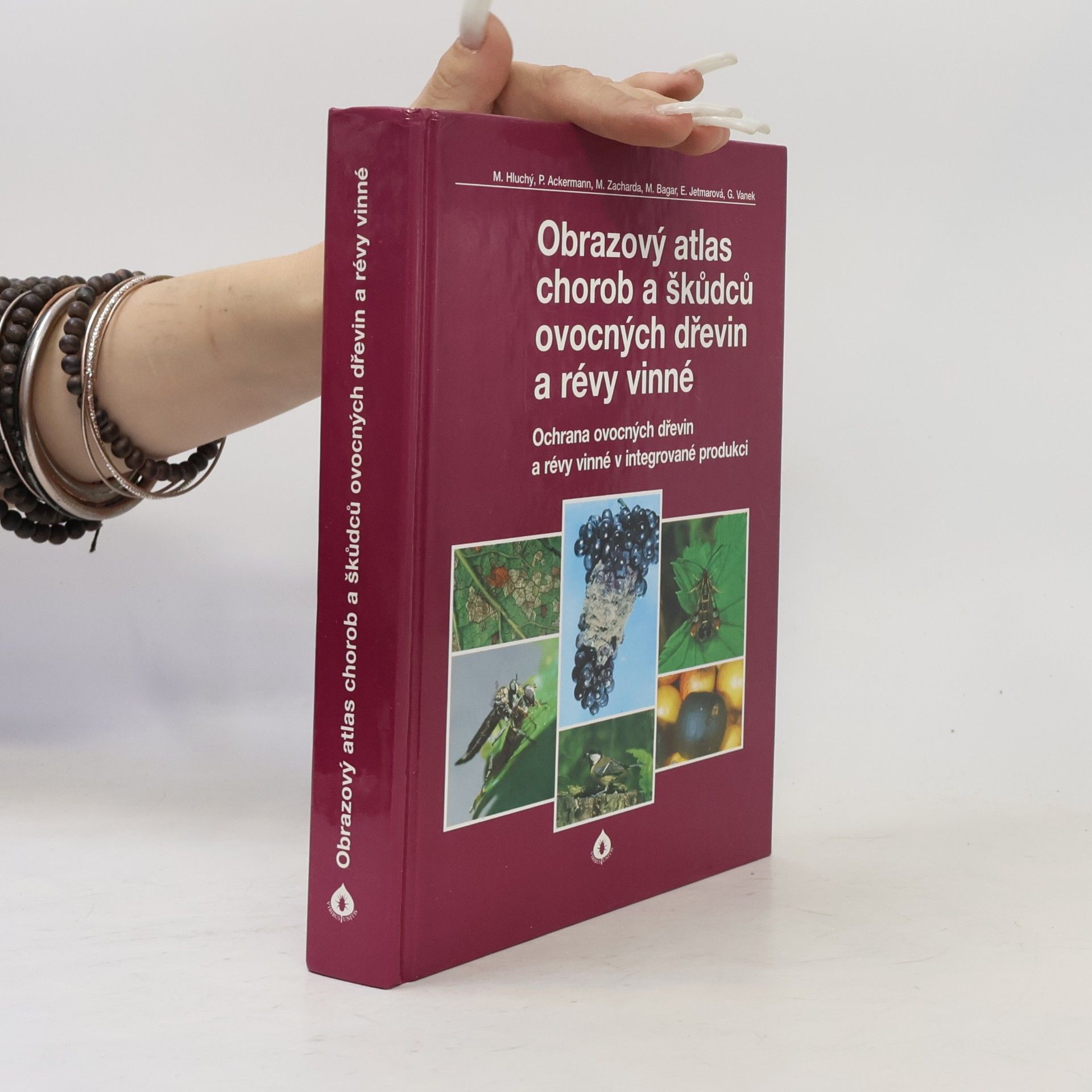 M. Hluchý Obrazový atlas chorob a škůdců ovocných dřevin a révy vinné