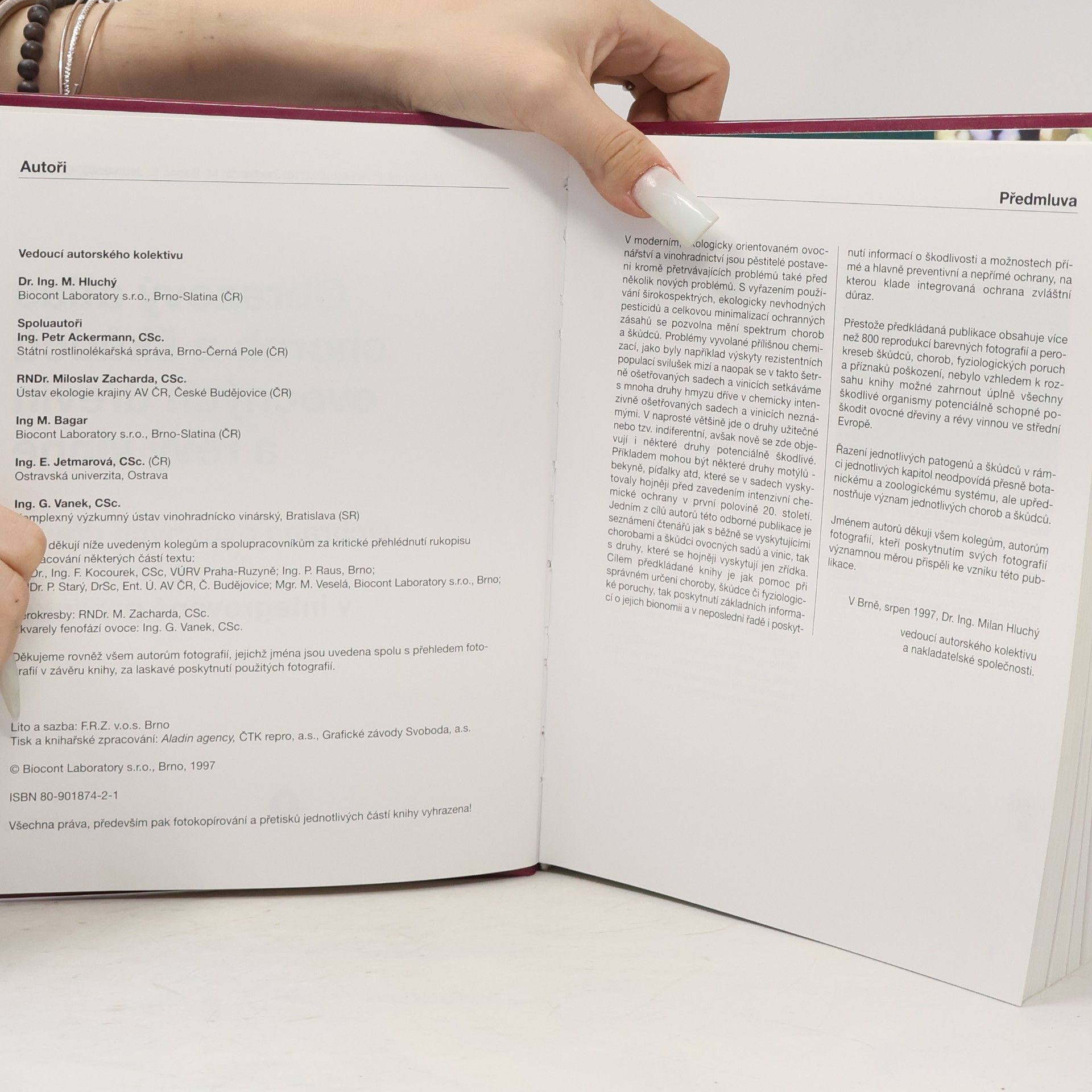 M. Hluchý Obrazový atlas chorob a škůdců ovocných dřevin a révy vinné