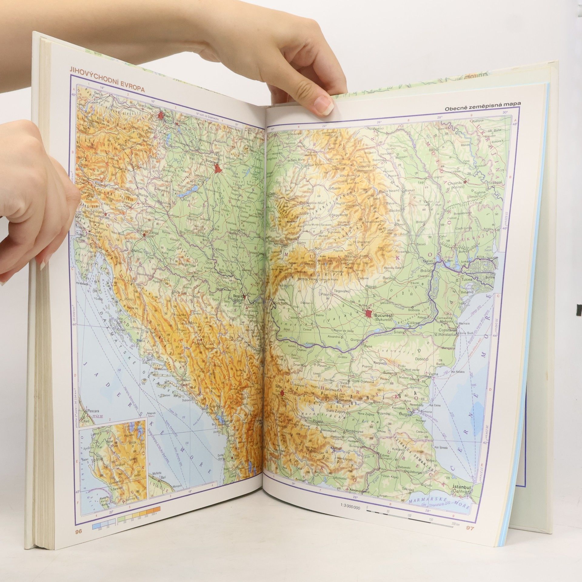 Collectif d'auteurs Školní atlas světa