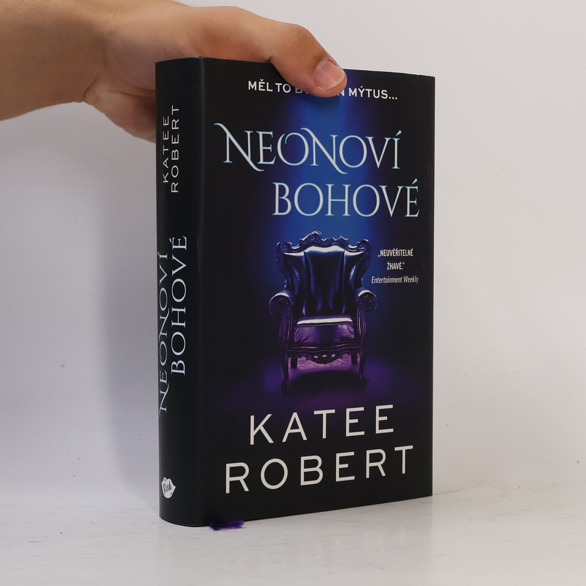Katee Robert Neonoví bohové