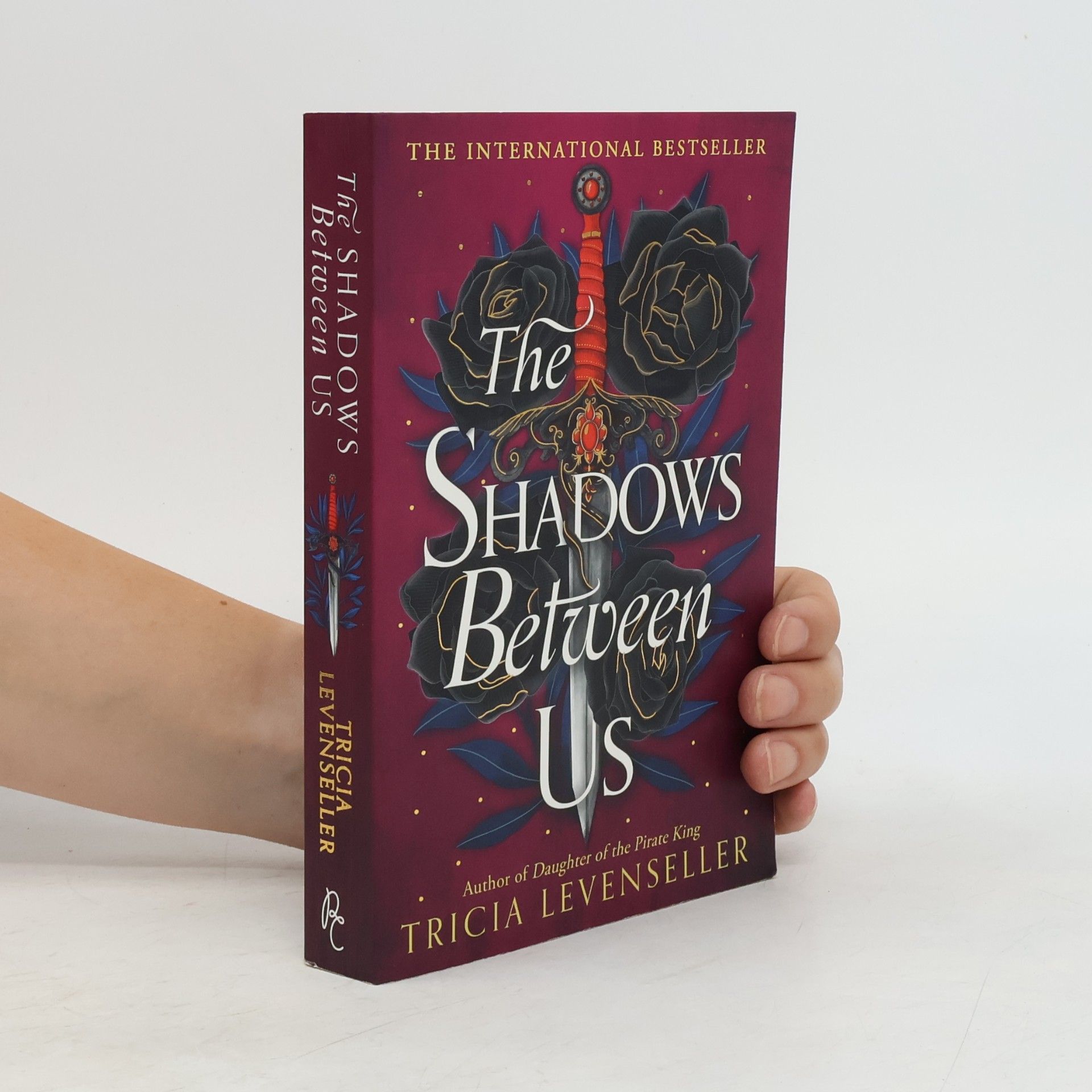 Tricia Levenseller The Shadows Between Us