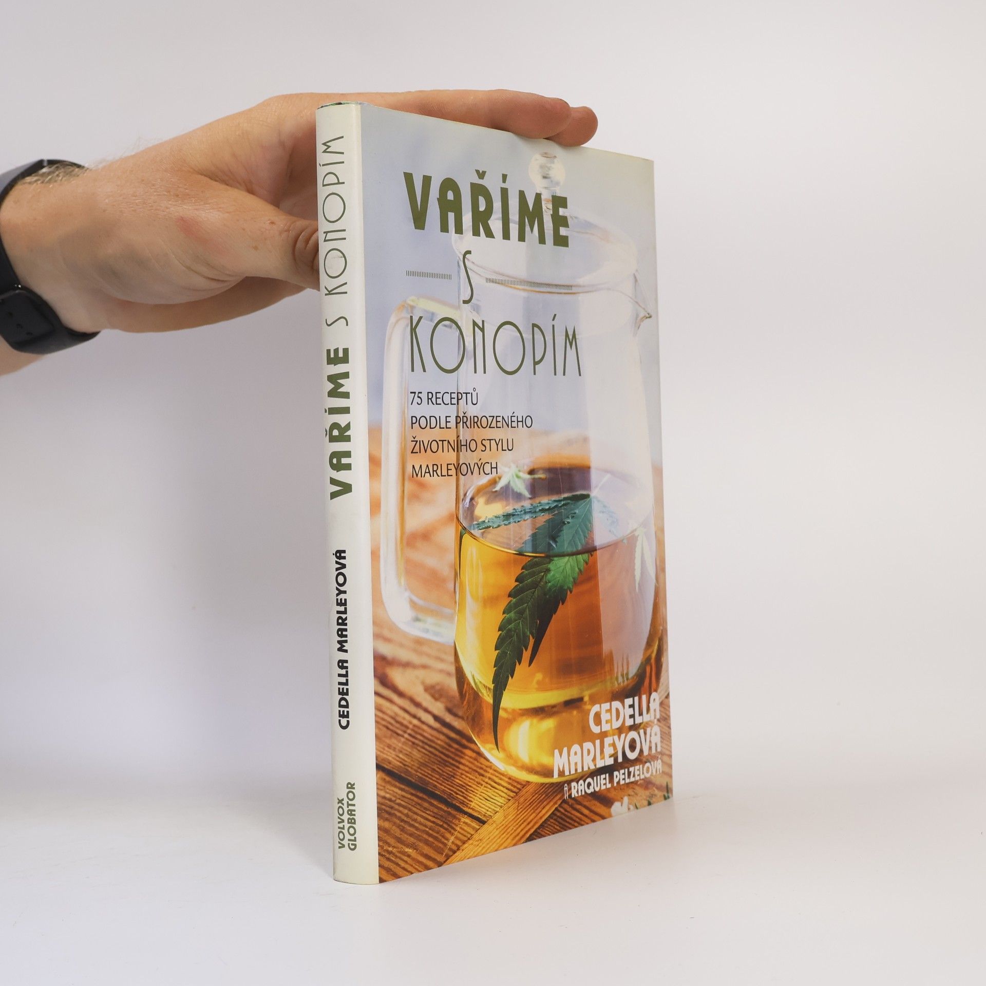 Raquel Pelzel Vaříme s konopím