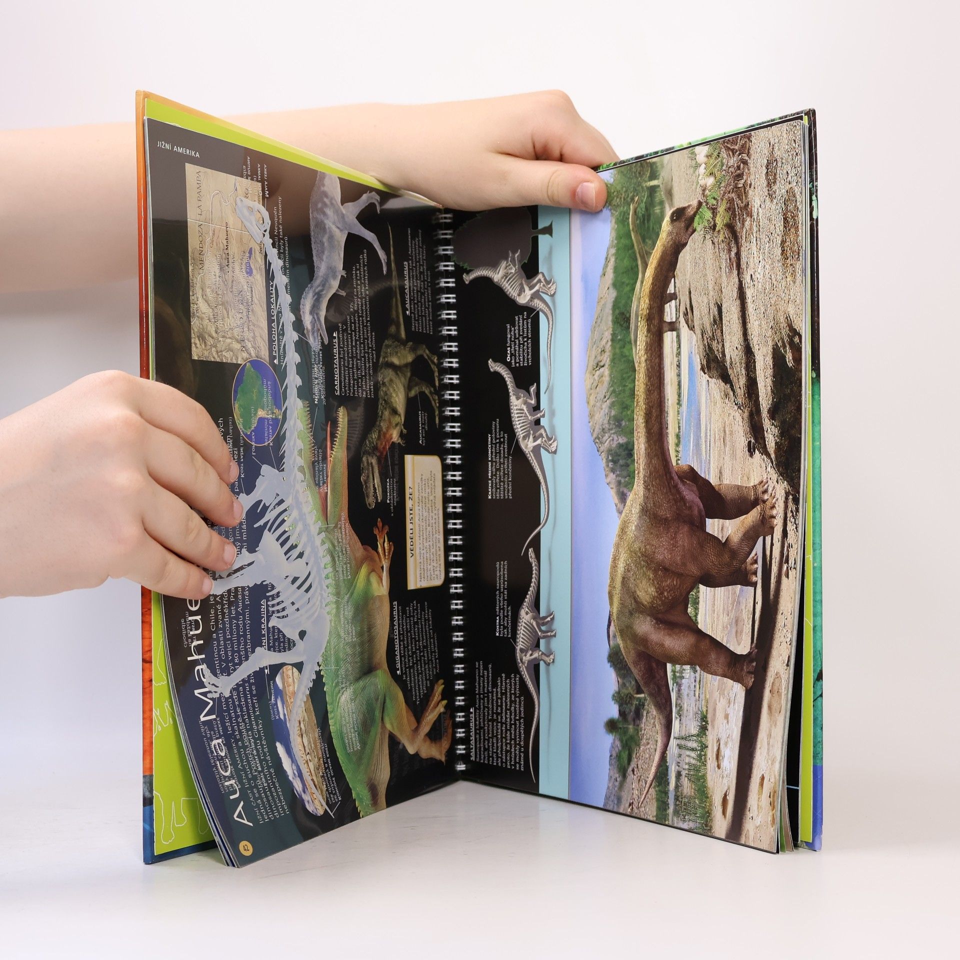 John Malam Atlas dinosaurů. Úžasná cesta zaniklým světem