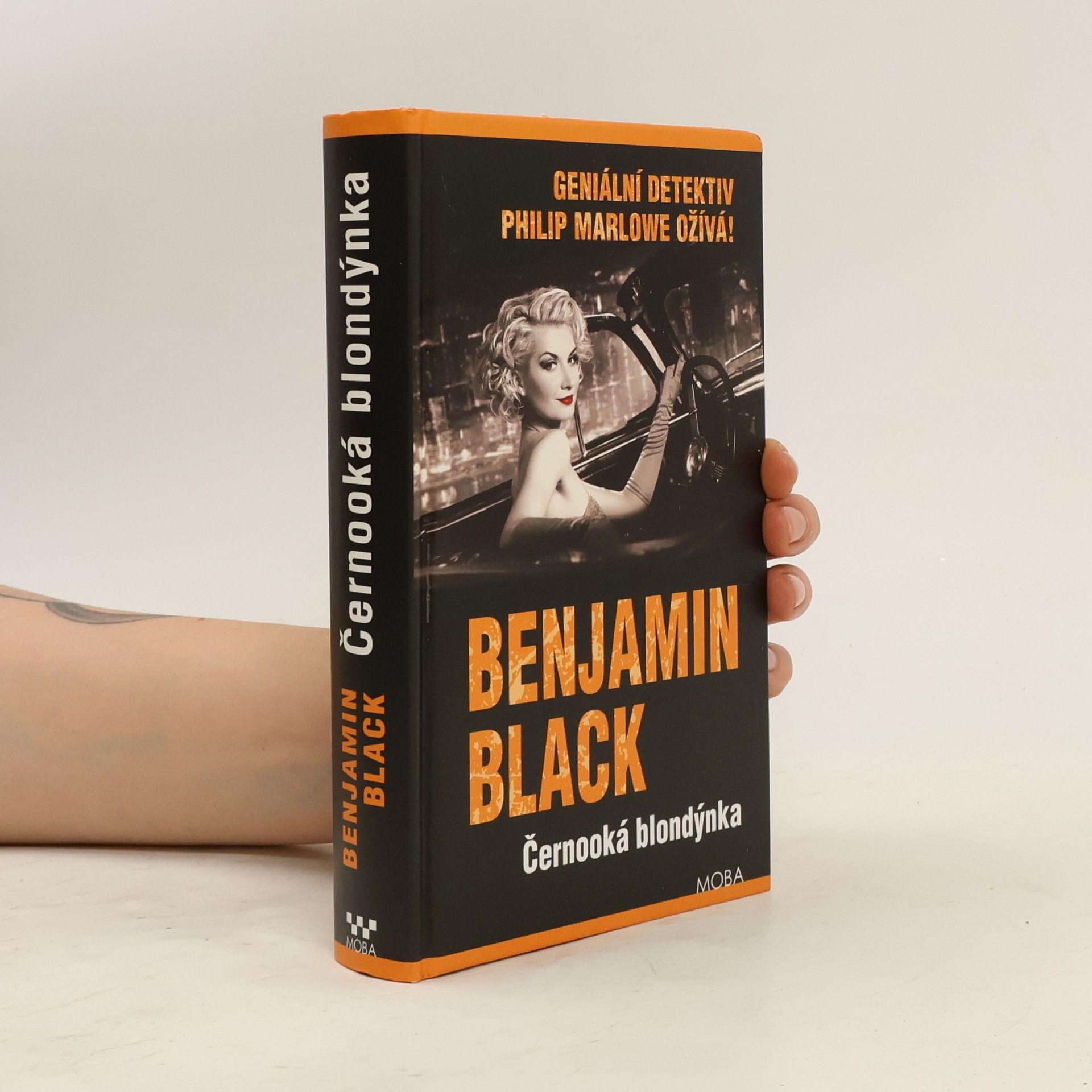 John Banville Černooká blondýnka