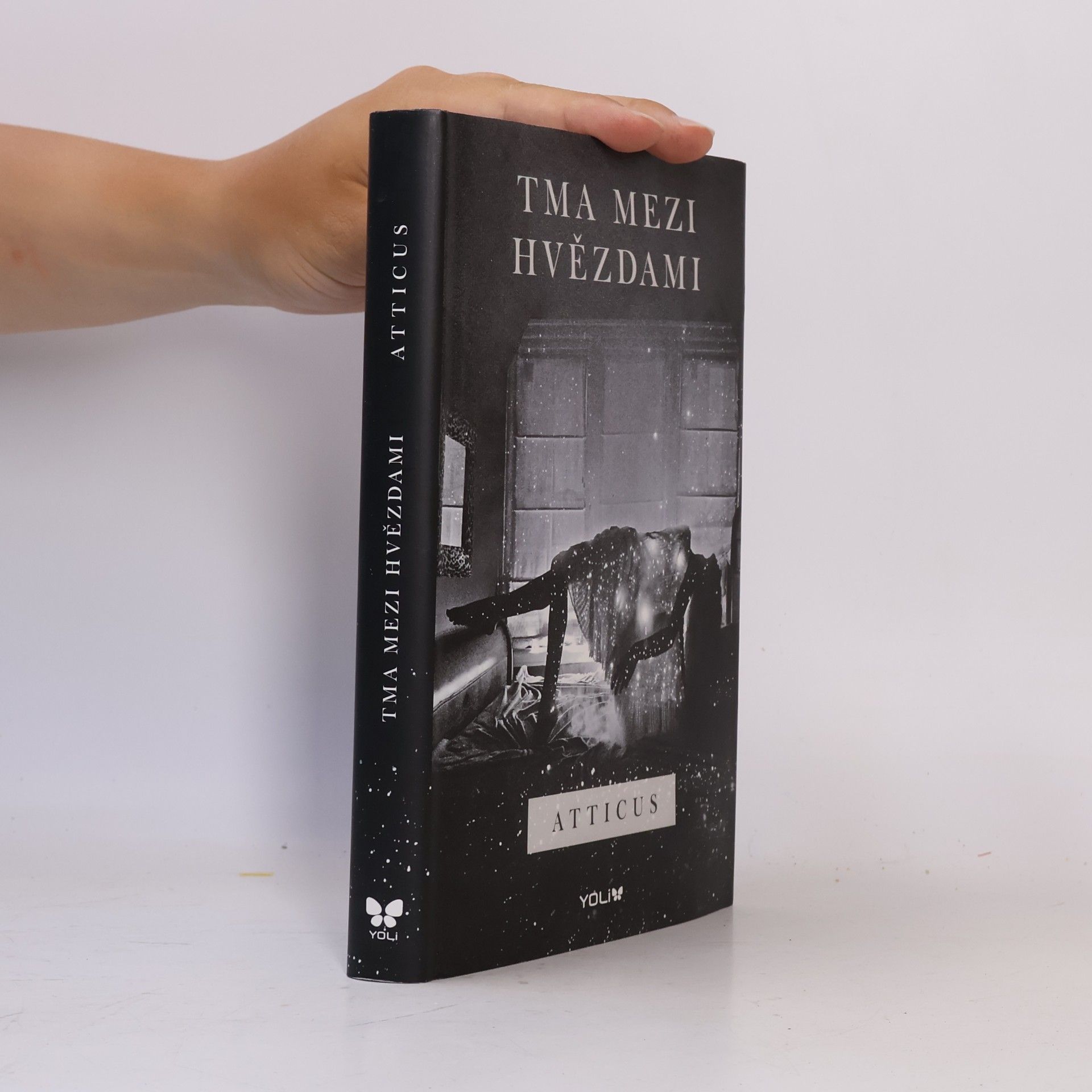 Atticus Tma mezi hvězdami
