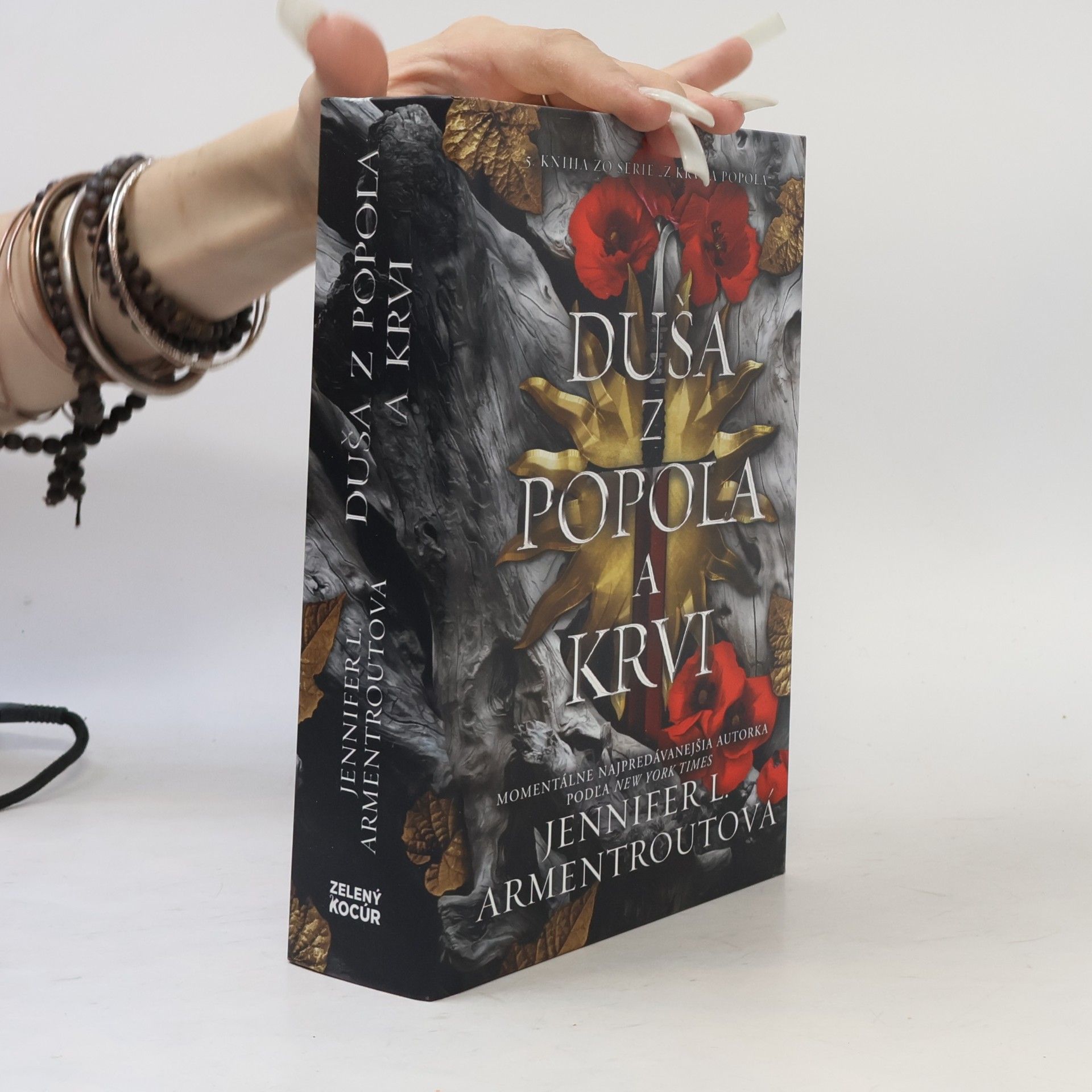 Jennifer L. Armentrout Duša z popola a krvi