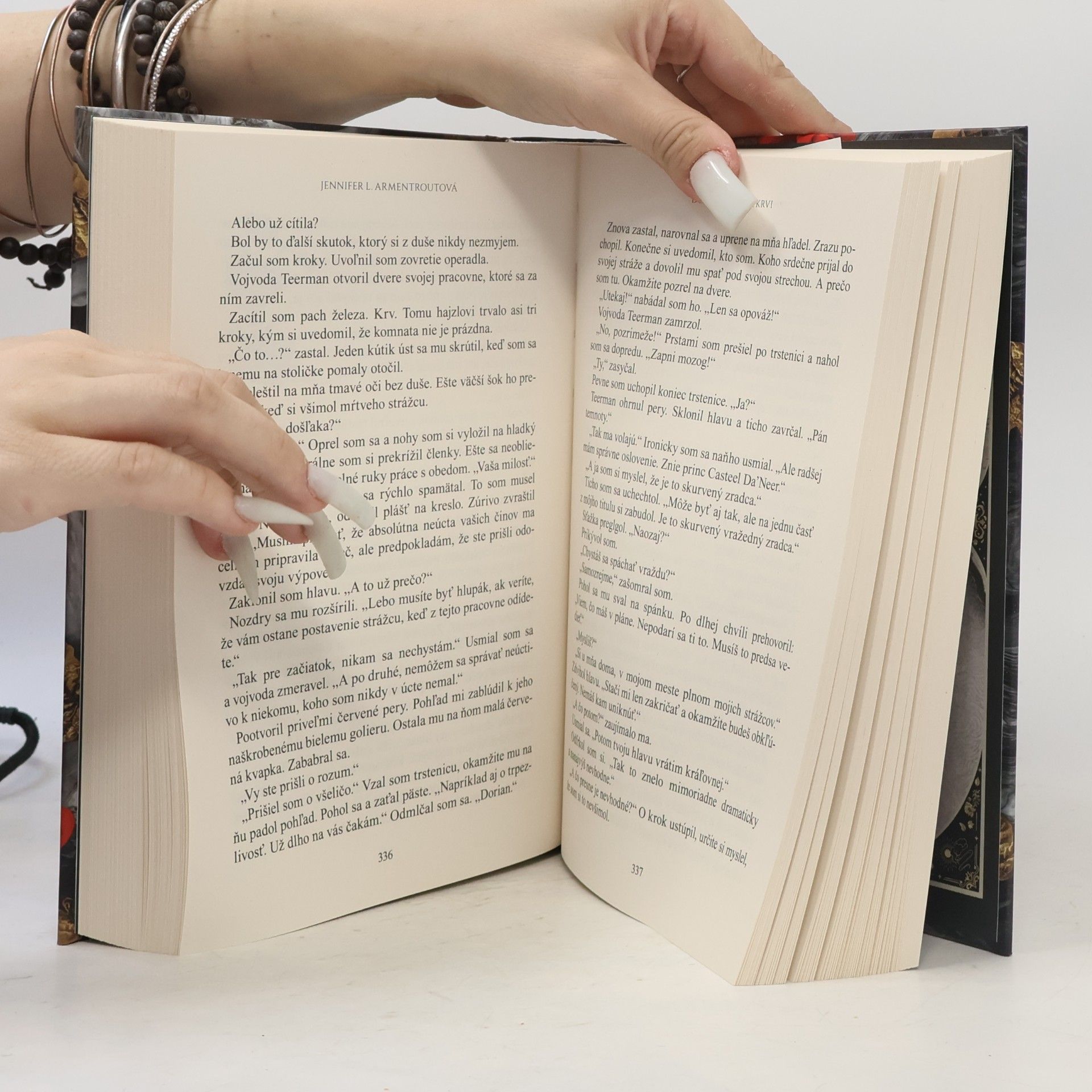 Jennifer L. Armentrout Duša z popola a krvi