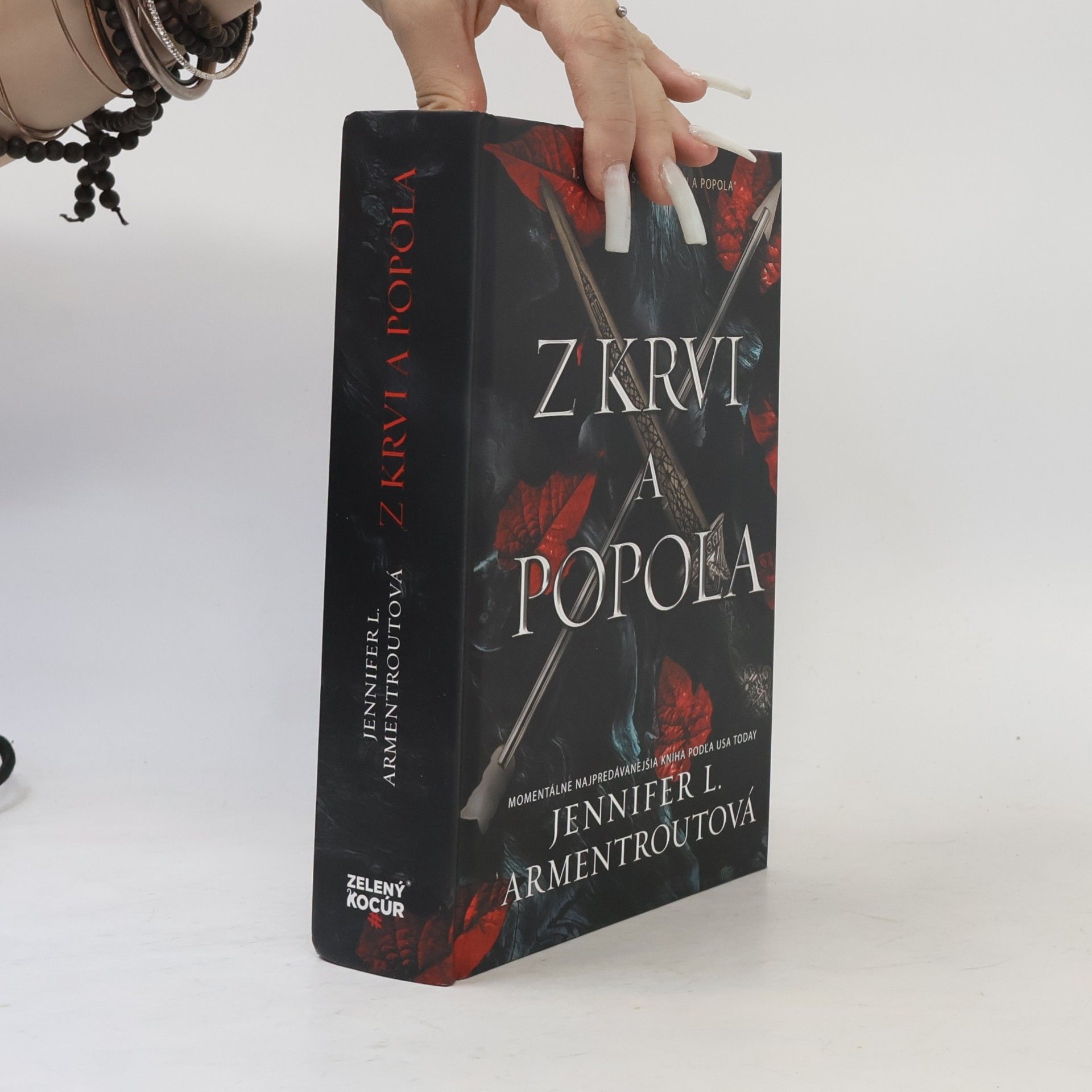 Jennifer L. Armentrout Z krvi popola