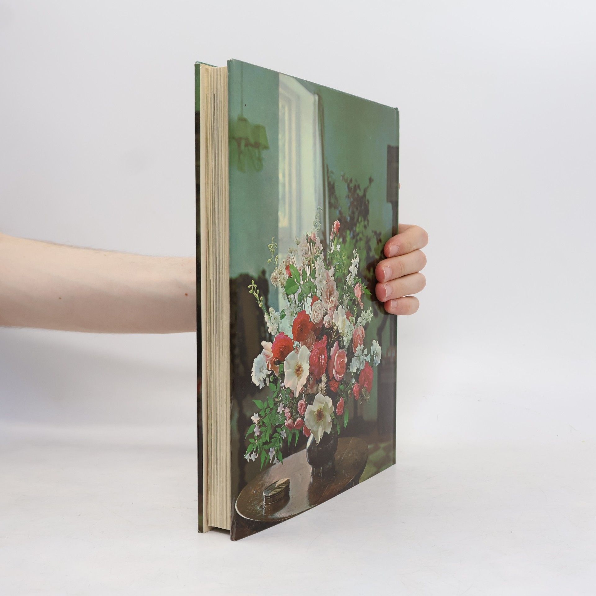 Betty Massingham Flower Arranging in Colour
