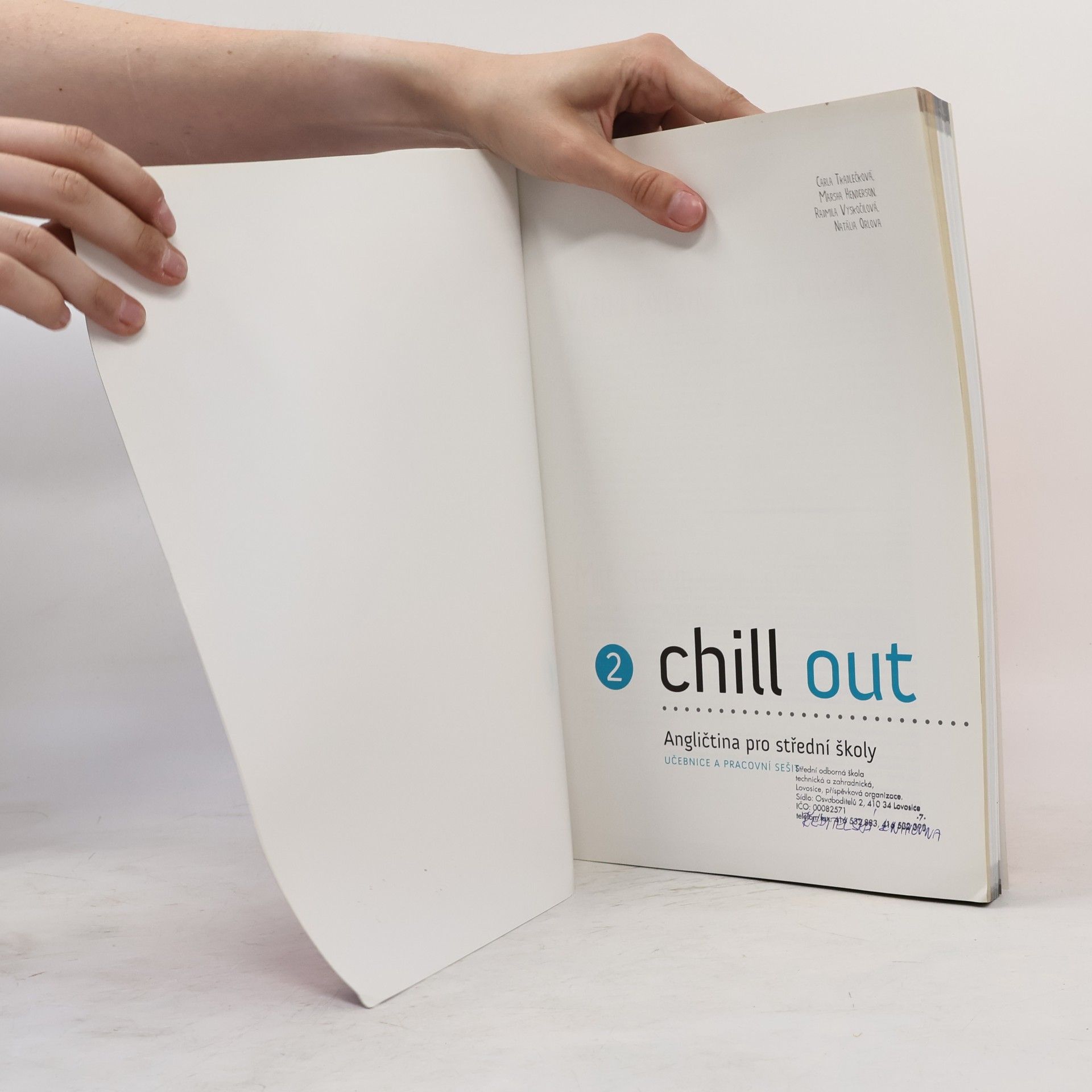 Carla Tkadlečková Chill out 2: angličtina pro střední školy. Učebnice a pracovní sešit