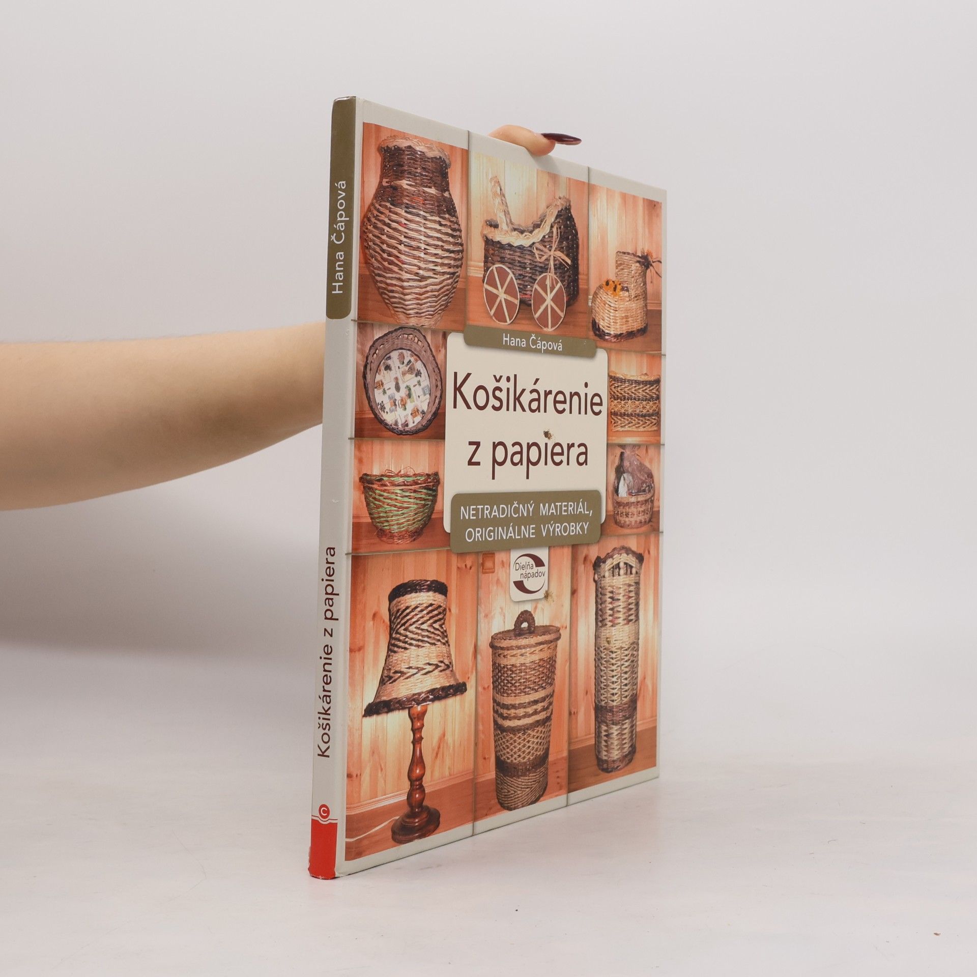 Hana Čápová Košikárenie z papiera