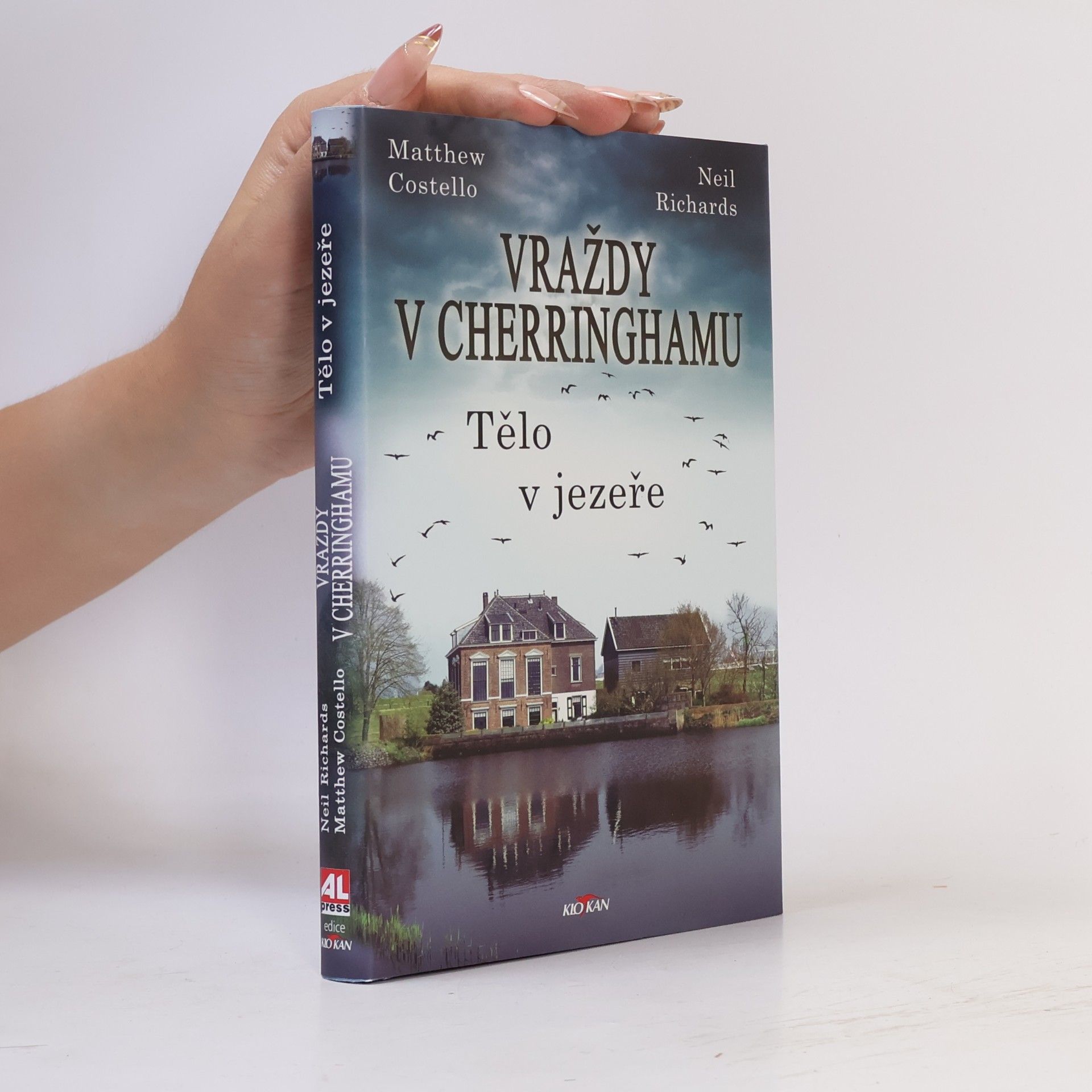 Neil Richards Vraždy v Cherringhamu : Tělo v jezeře